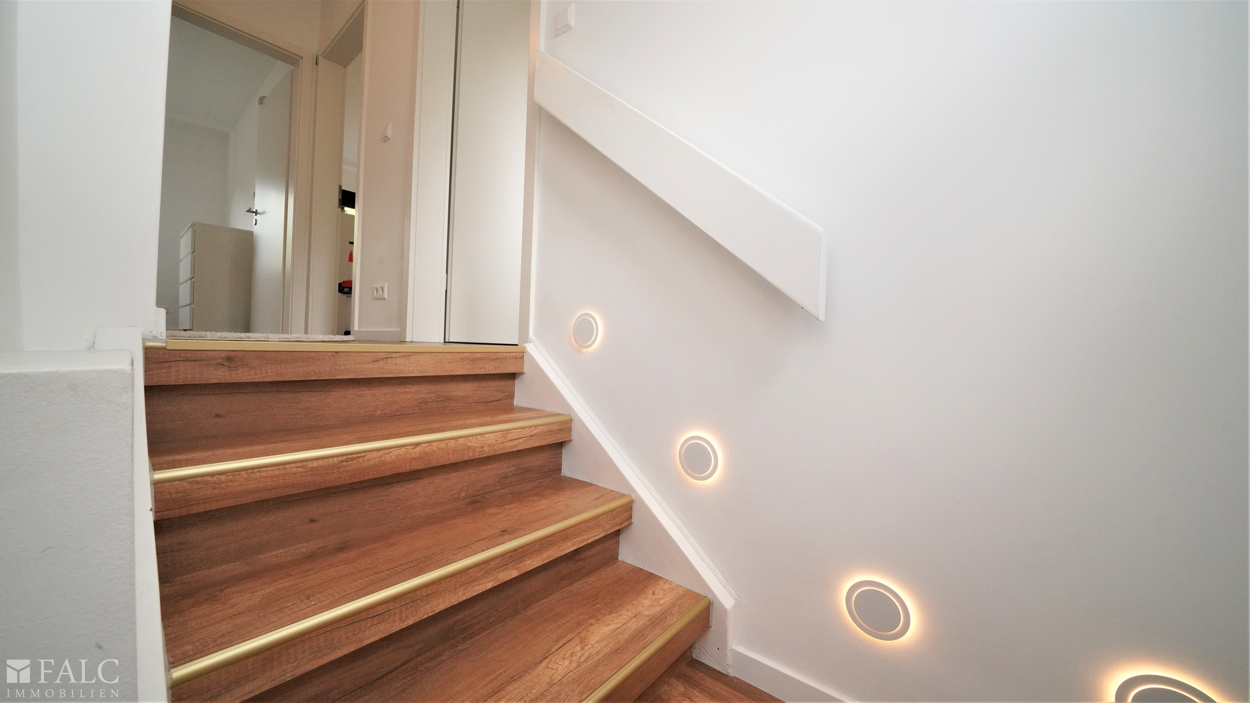Treppenaufgang mit LEDs