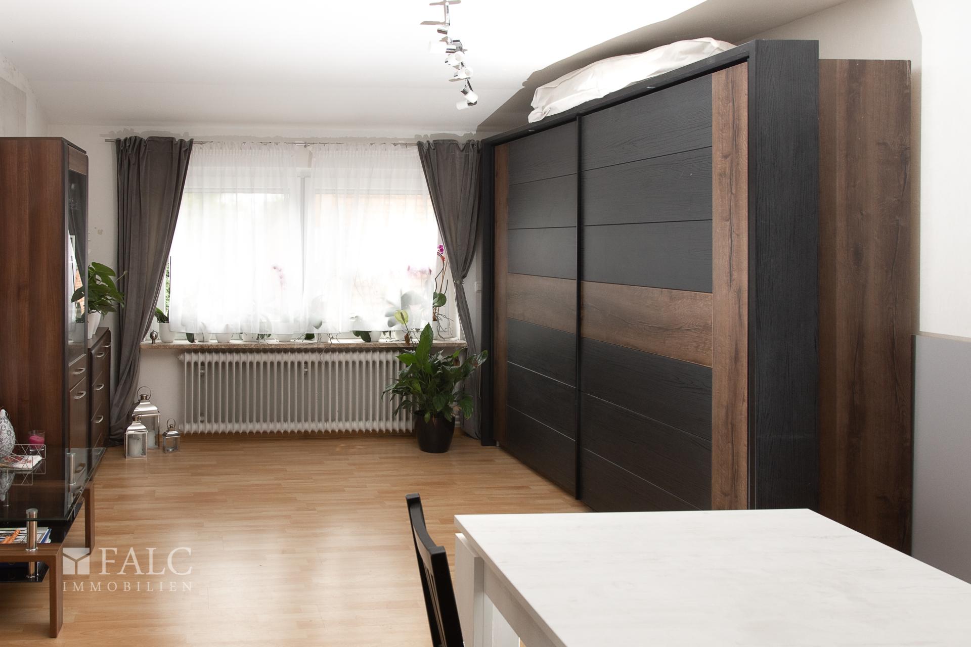Kinderzimmer/ Büro OG