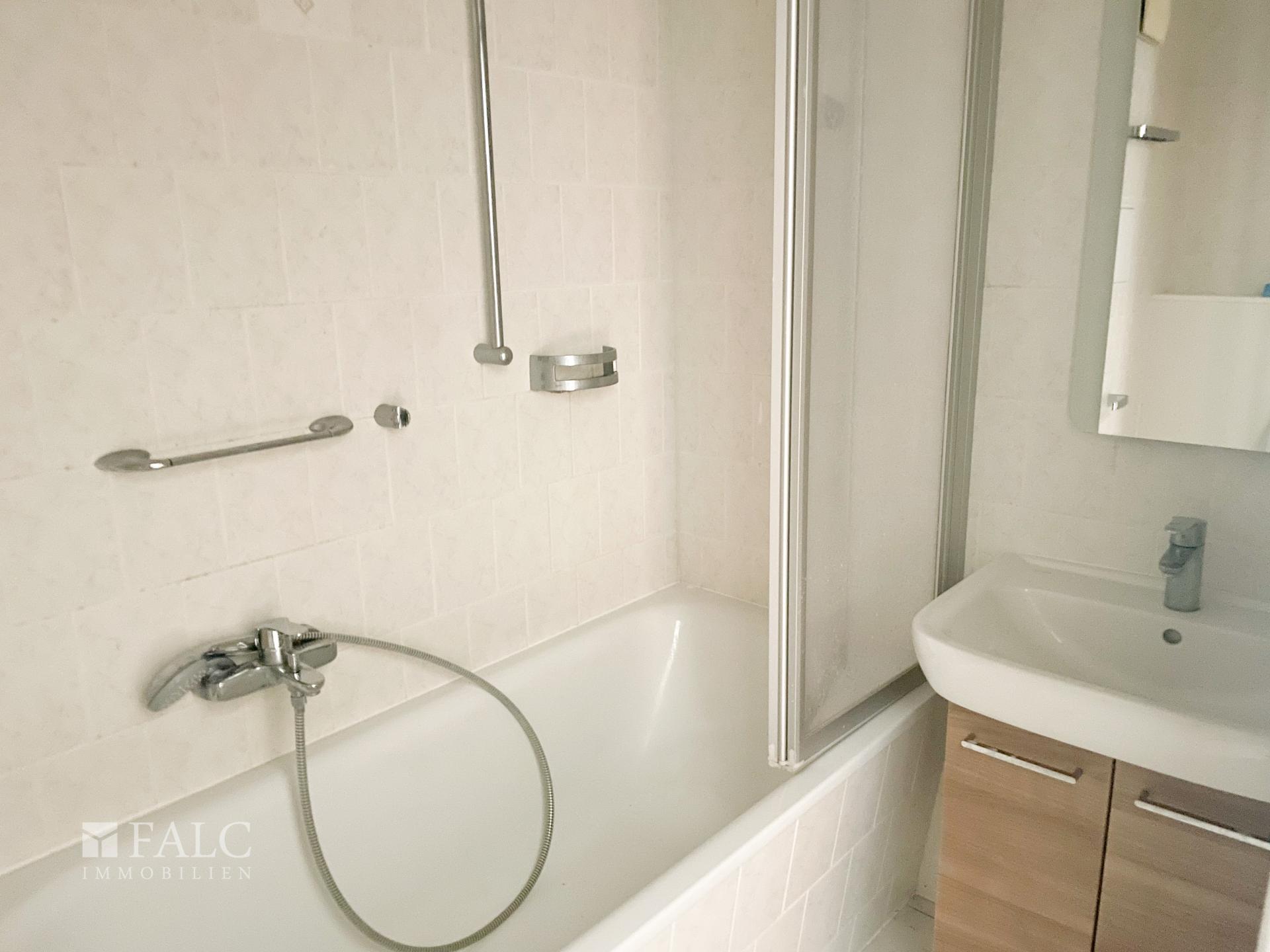 Badezimmer mit Badewanne