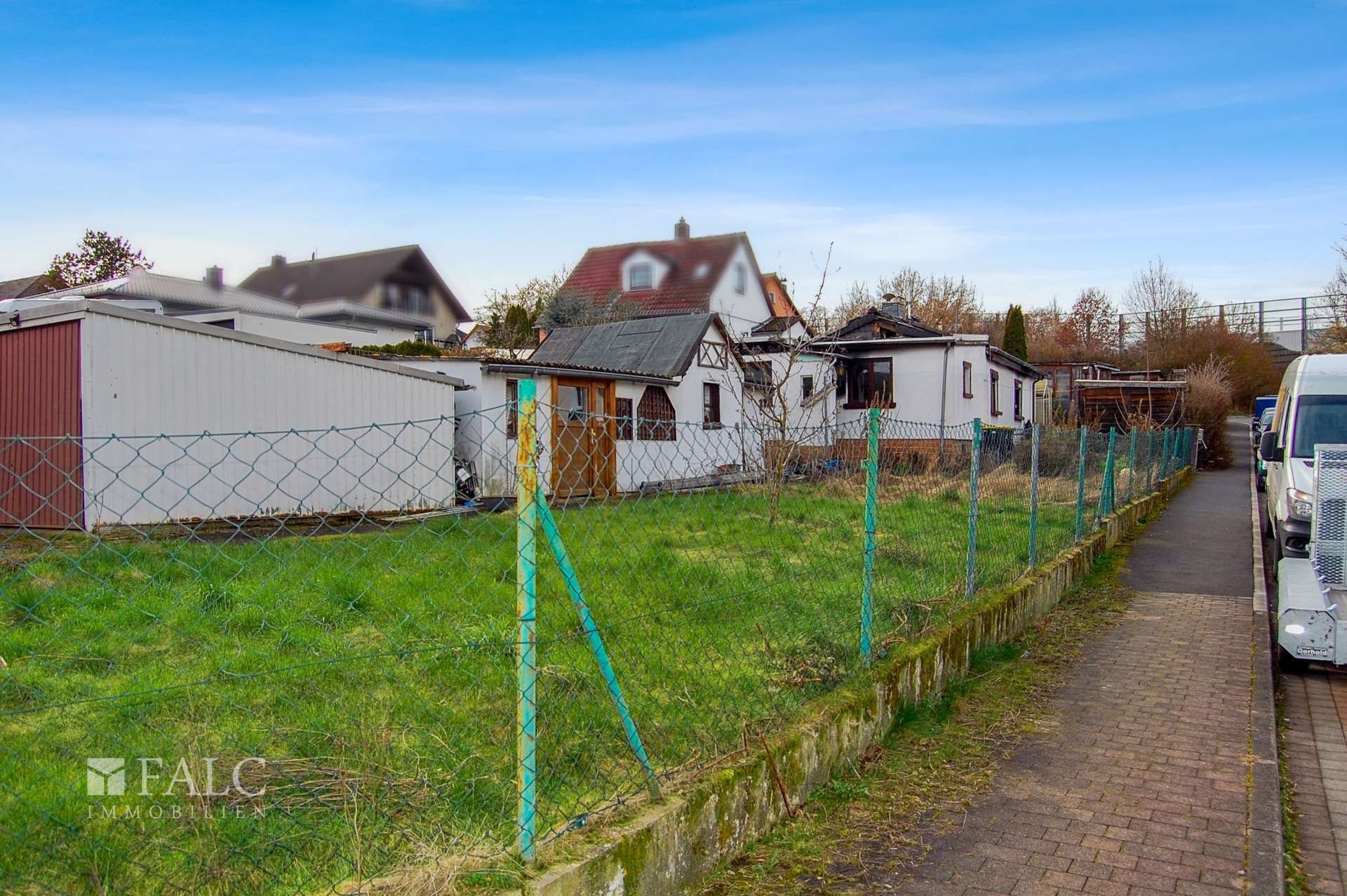 Grundstück - Ansicht vorne