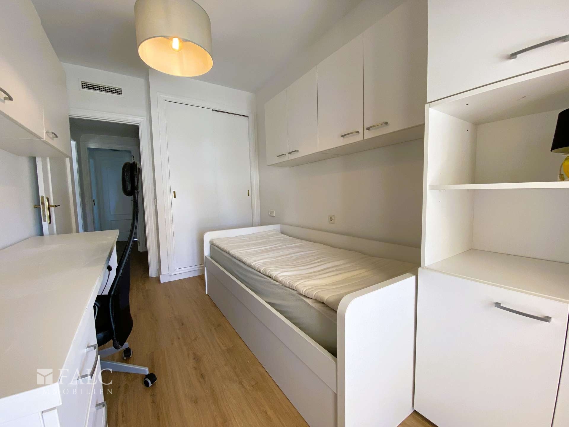 Schlafzimmer 1