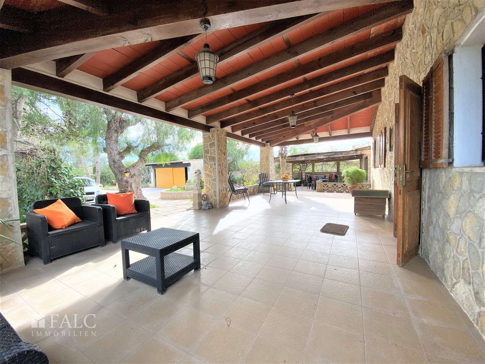 Hauptüberdachte Terrasse - Porche principal