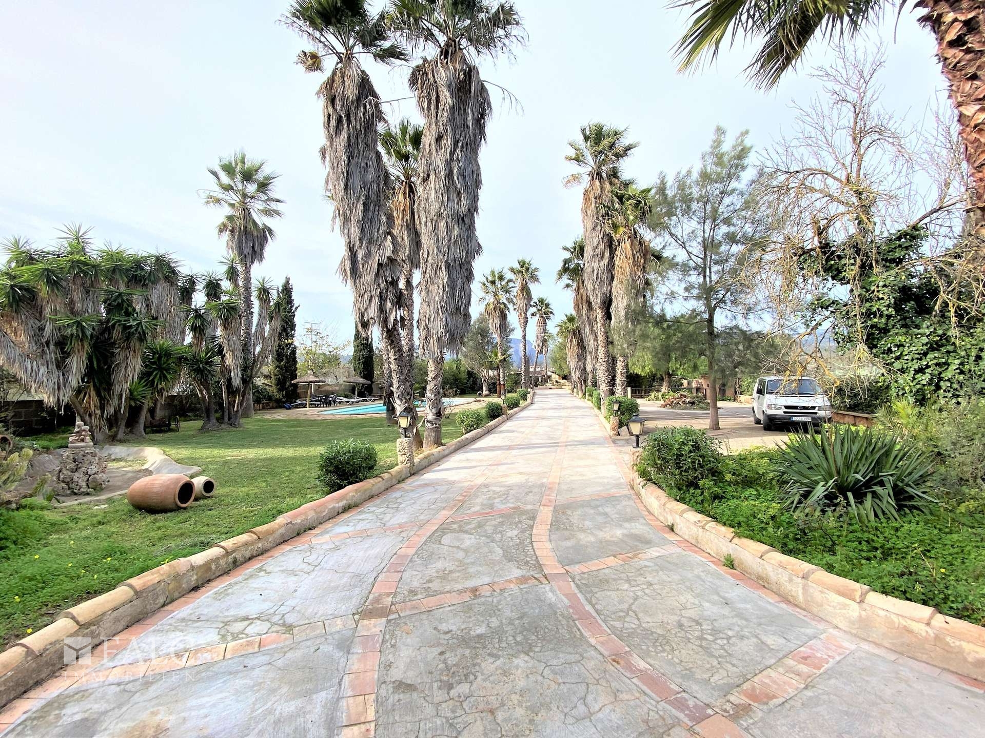 Weg zum Eingang der Finca - Camino a la finca