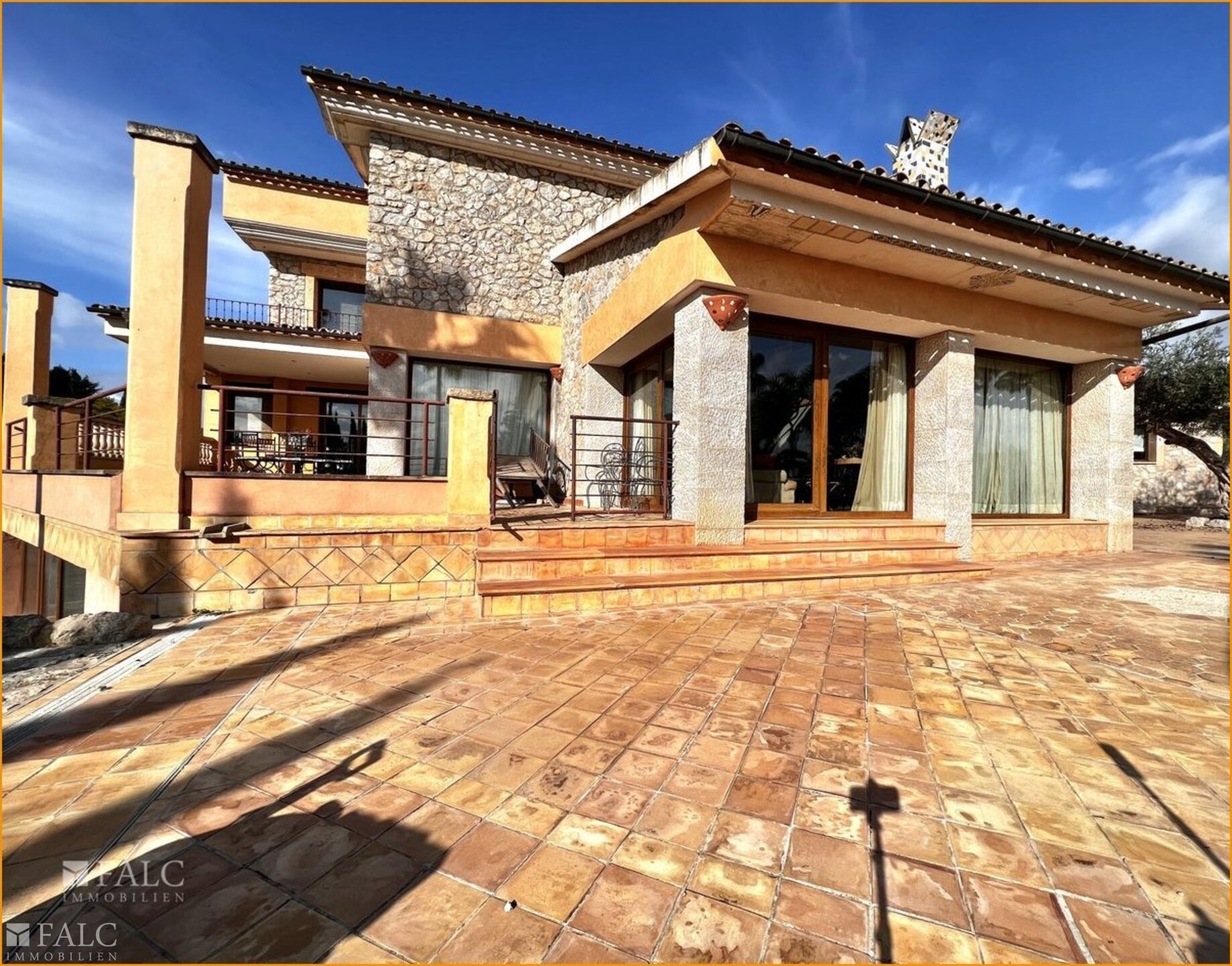 Blick aufs Haus / Vista casa / View of the house