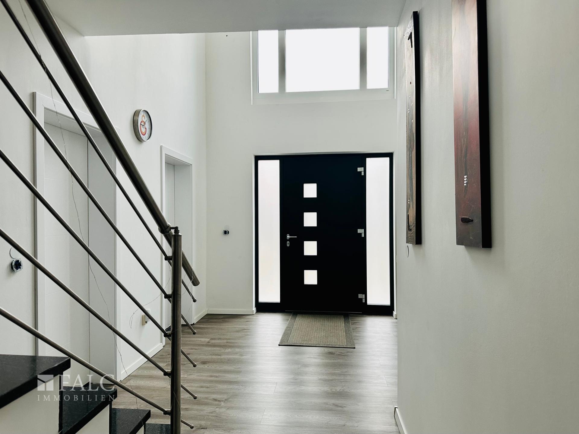 „Der offene Eingangsbereich mit Luftraum setzt ein starkes architektonisches Statement.“