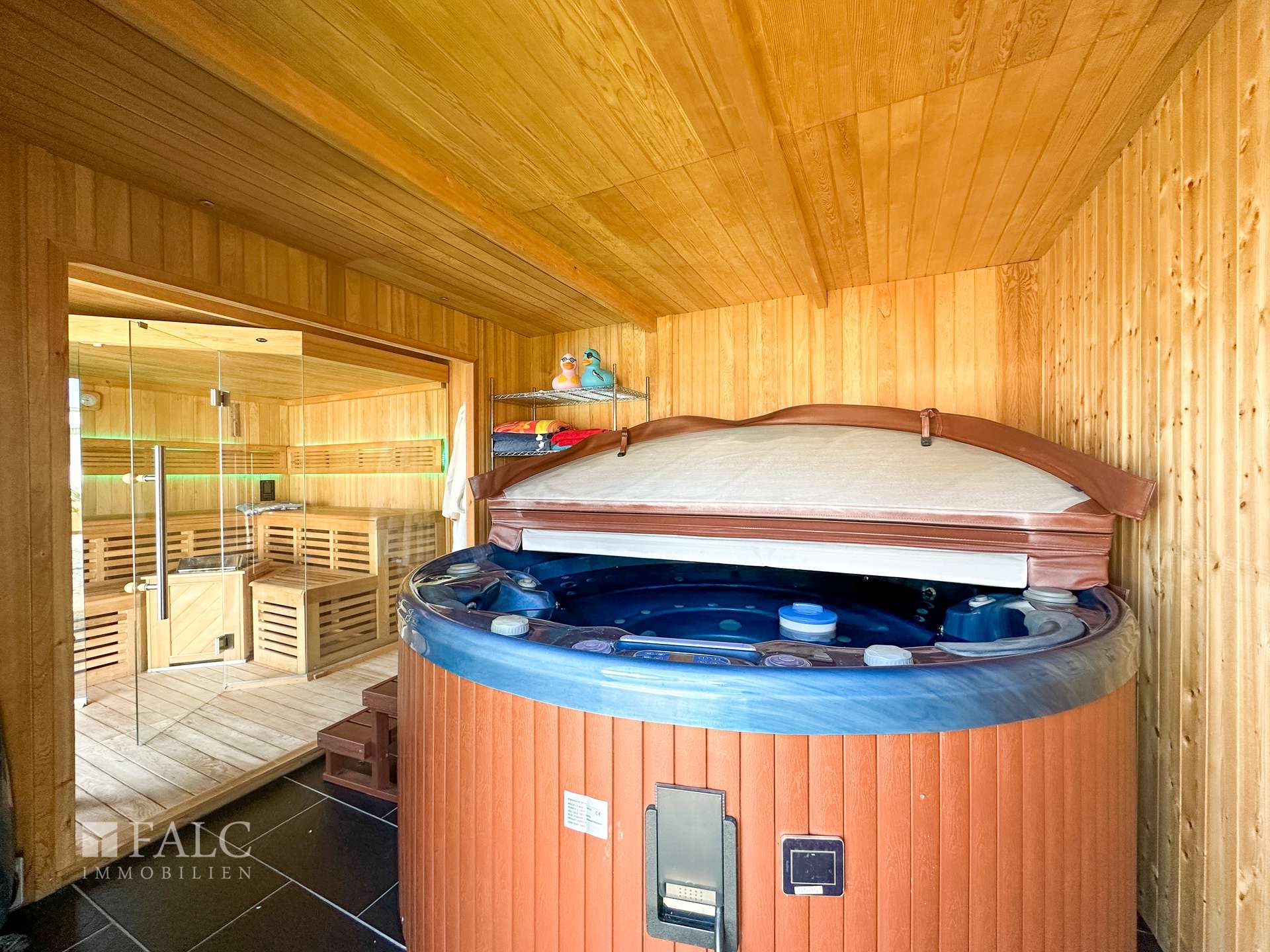  Jacuzzi 