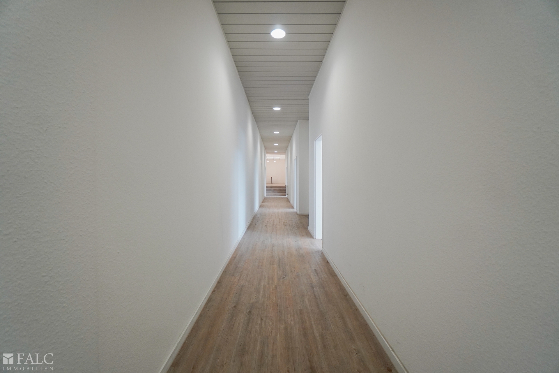Flur Halle-Büro
