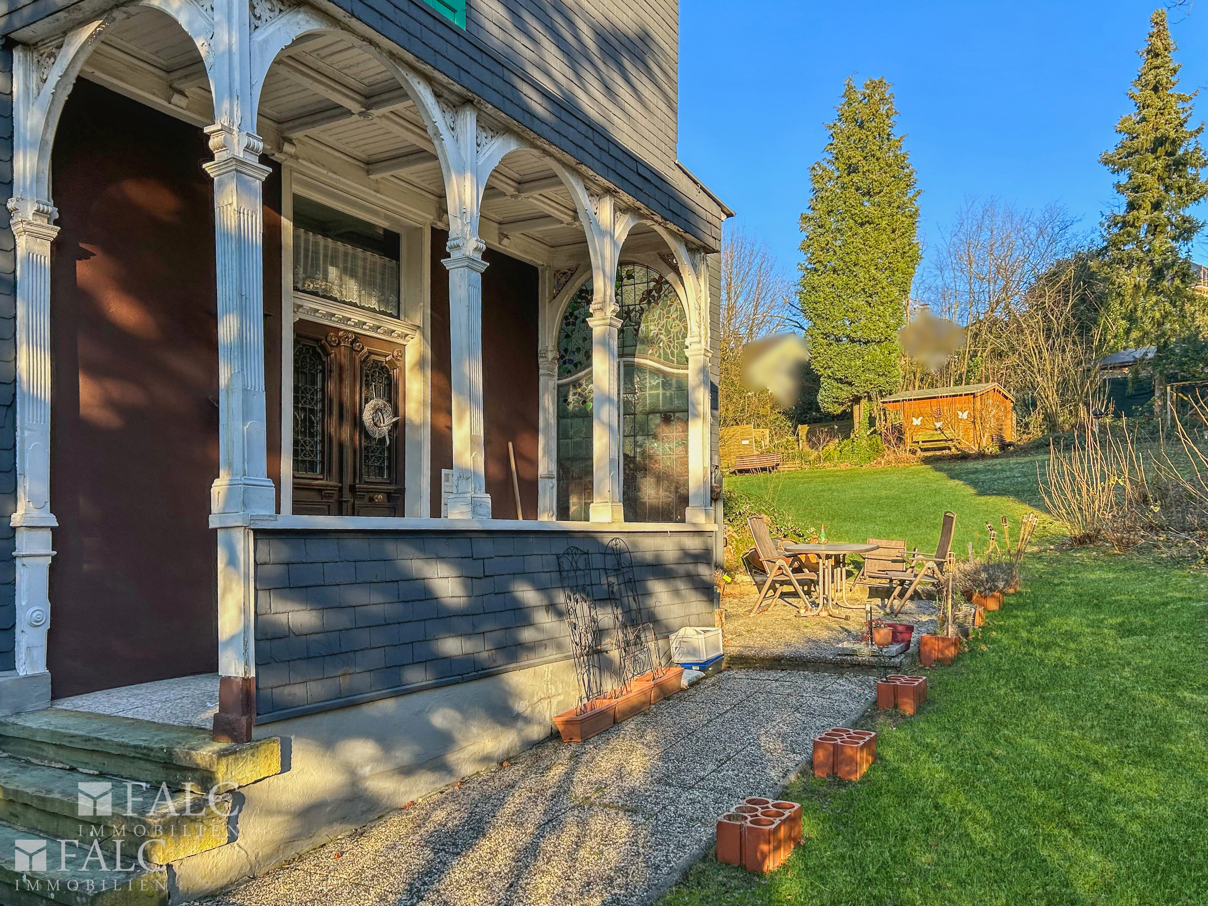 Eingang mit Blick in den Garten