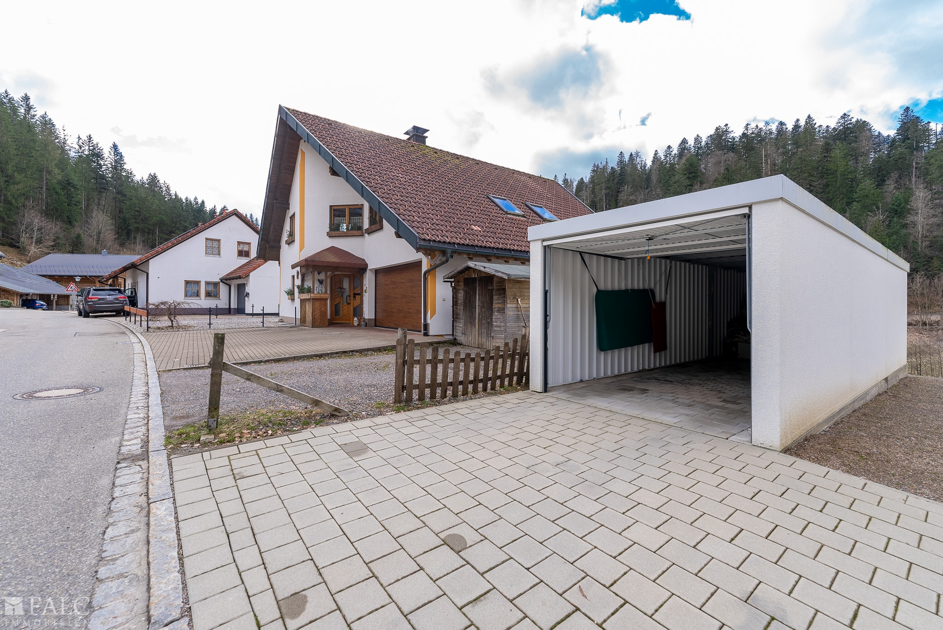 Extra große Garage