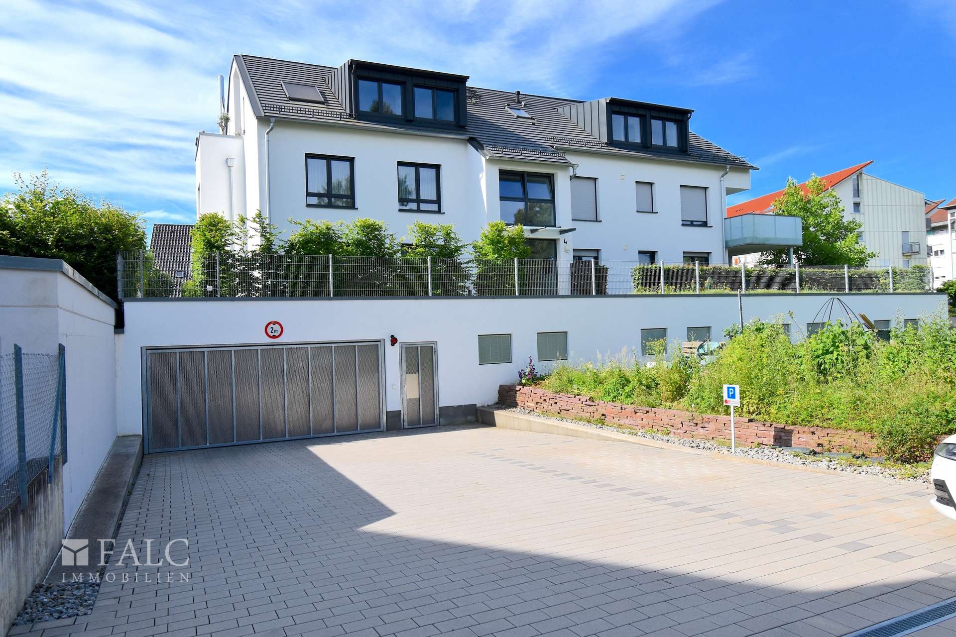 Tiefgarageneinfahrt