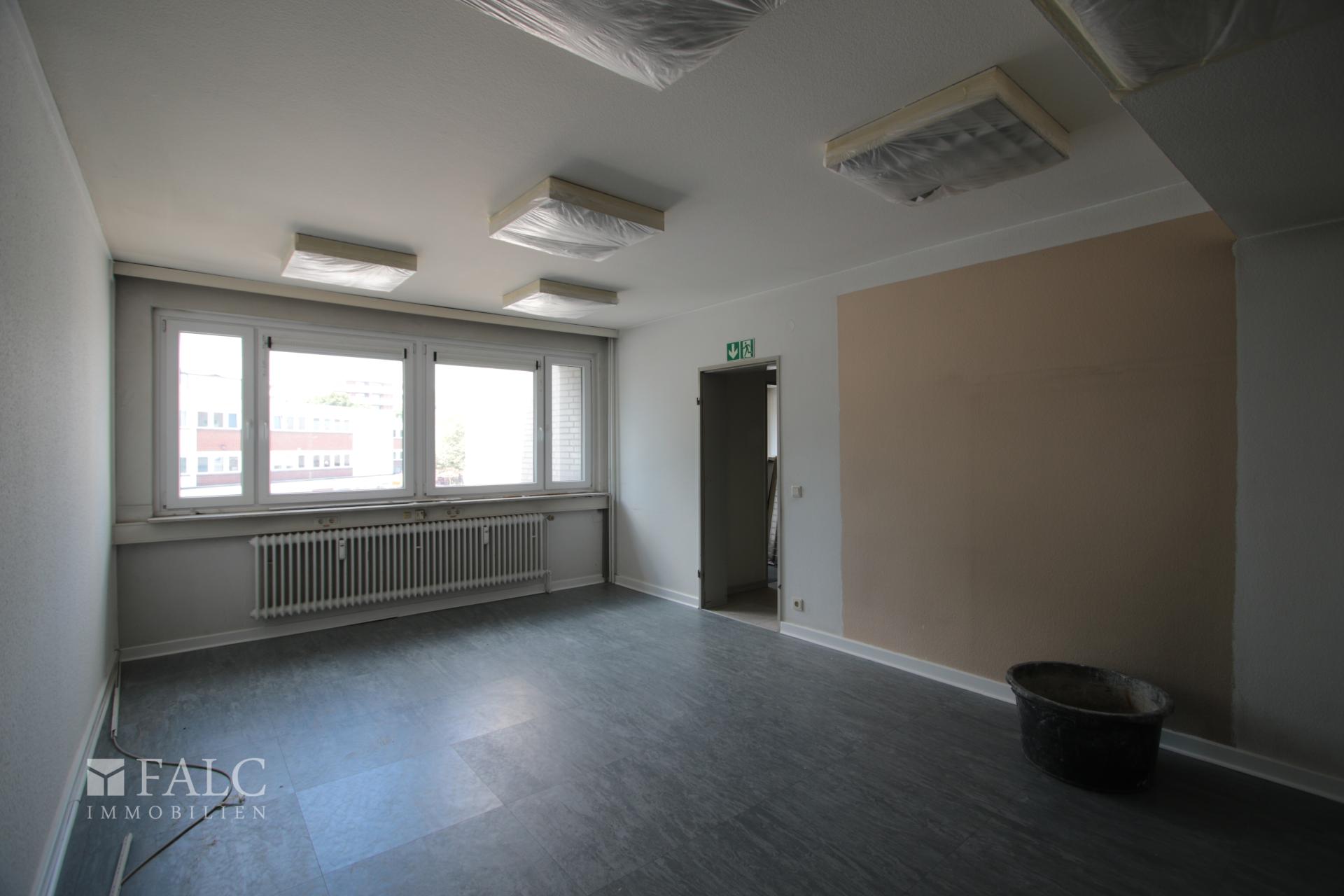 1. OG Büro/Durchgang