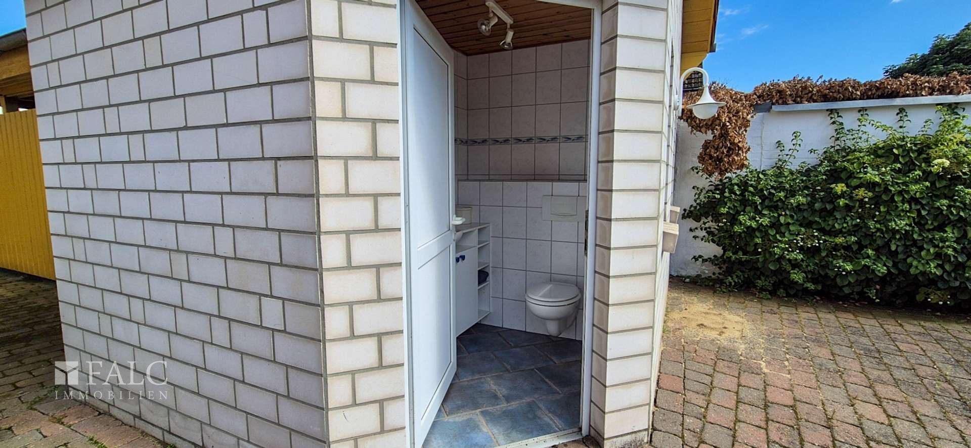 Kleines WC am Garten