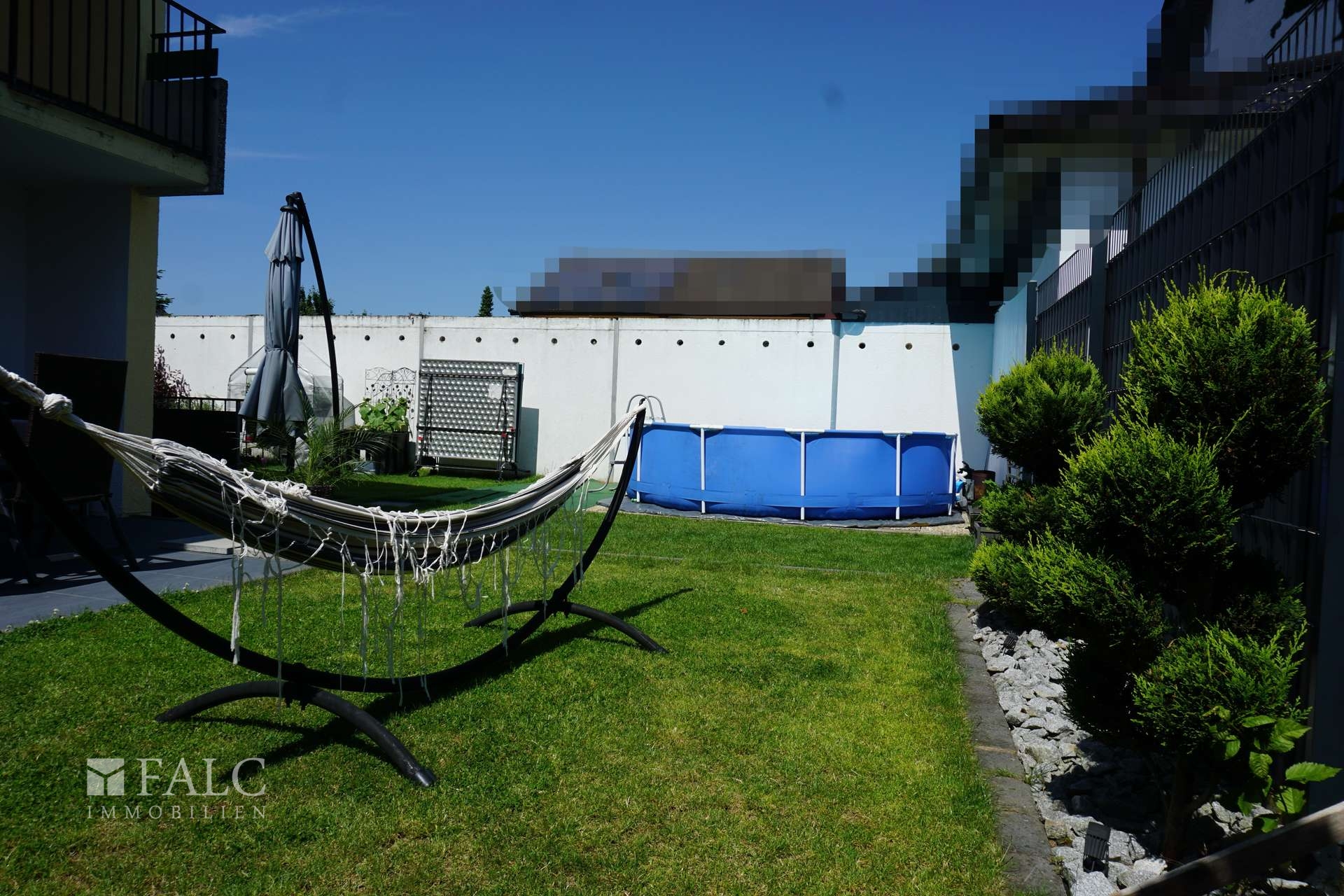 Garten mit Pool
