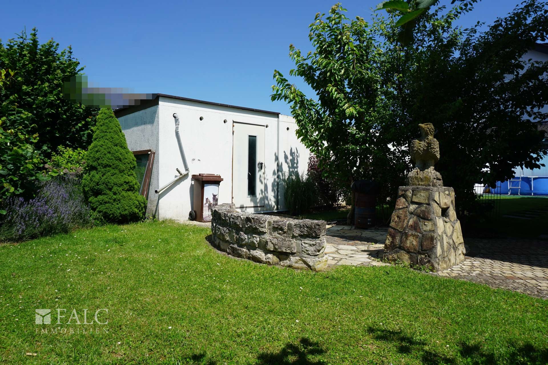 Garage Rückseite mit Zugang