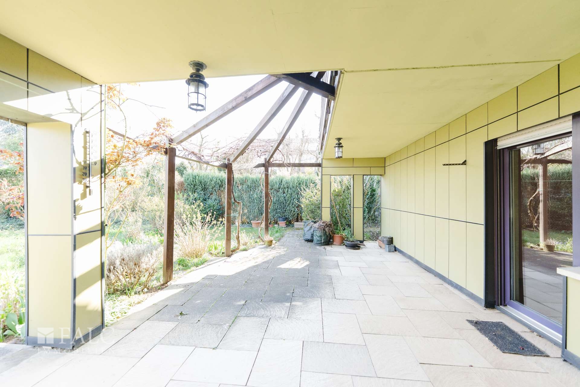 Überdachte Terrasse