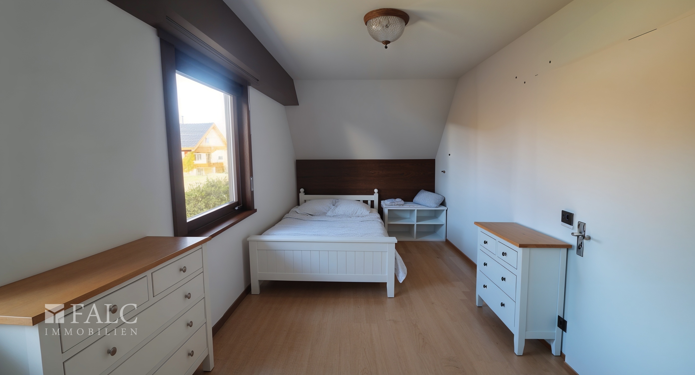 Kleines Zimmer DG 2 - Kinderzimmer, Landhaus - (KI generiert)