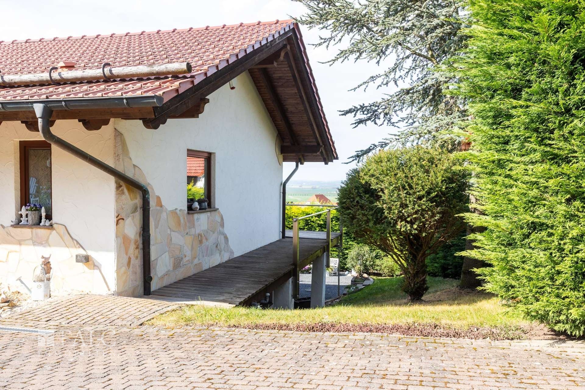 umlaufende Terrasse 
