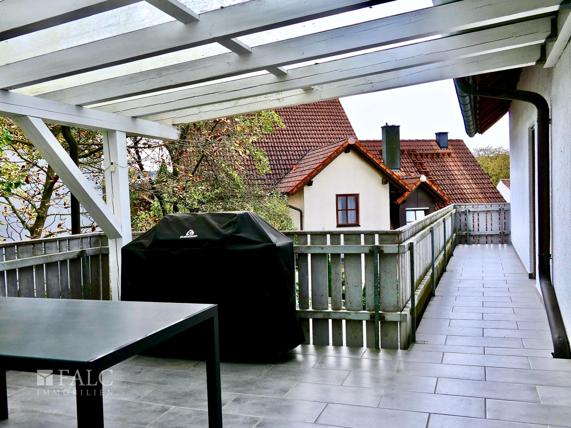 OG: Überdachte Terrasse