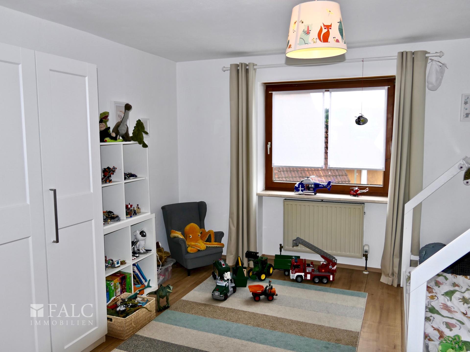 OG: Kind 2 Zimmer