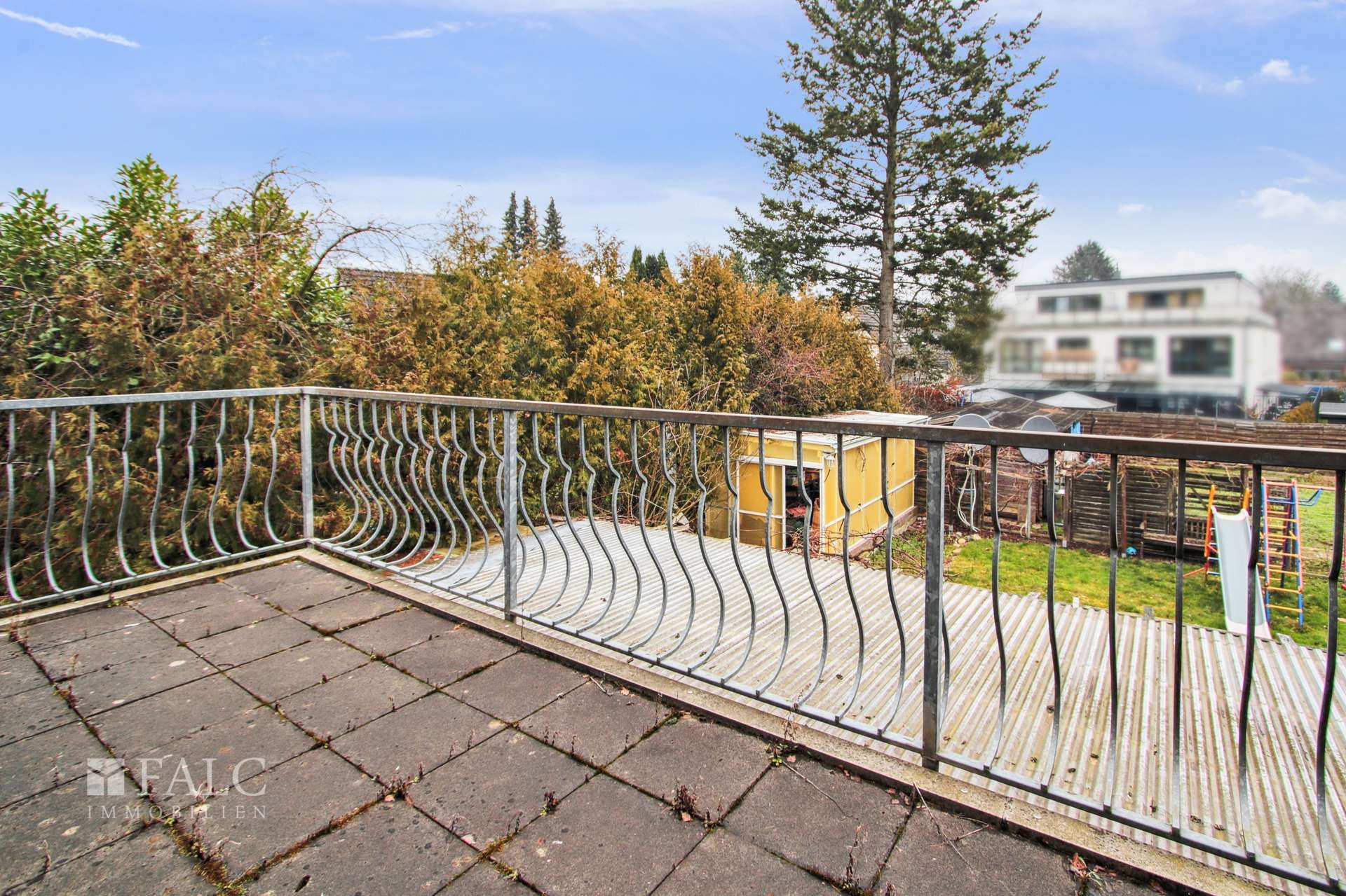 Großer Balkon/Dachterrasse