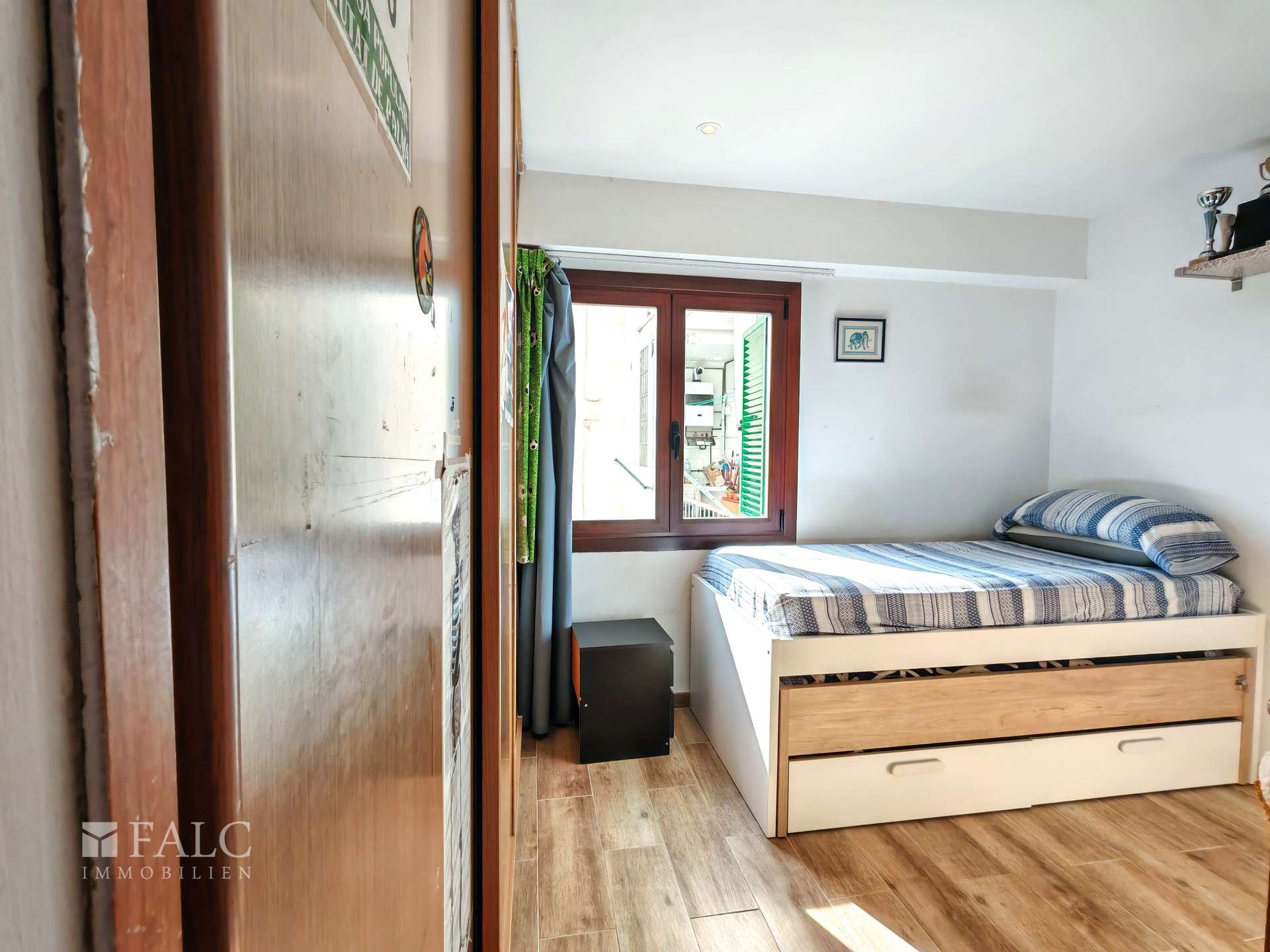 Schlafzimmer 1