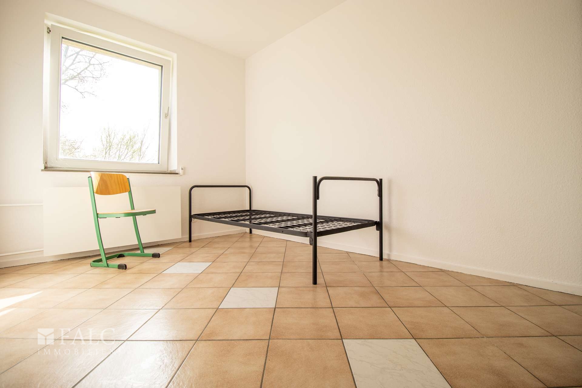 Büro-/ oder Kinderzimmer