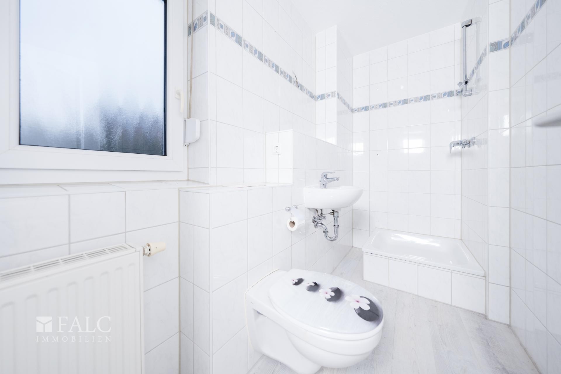 Gäste-WC mit Dusche EG