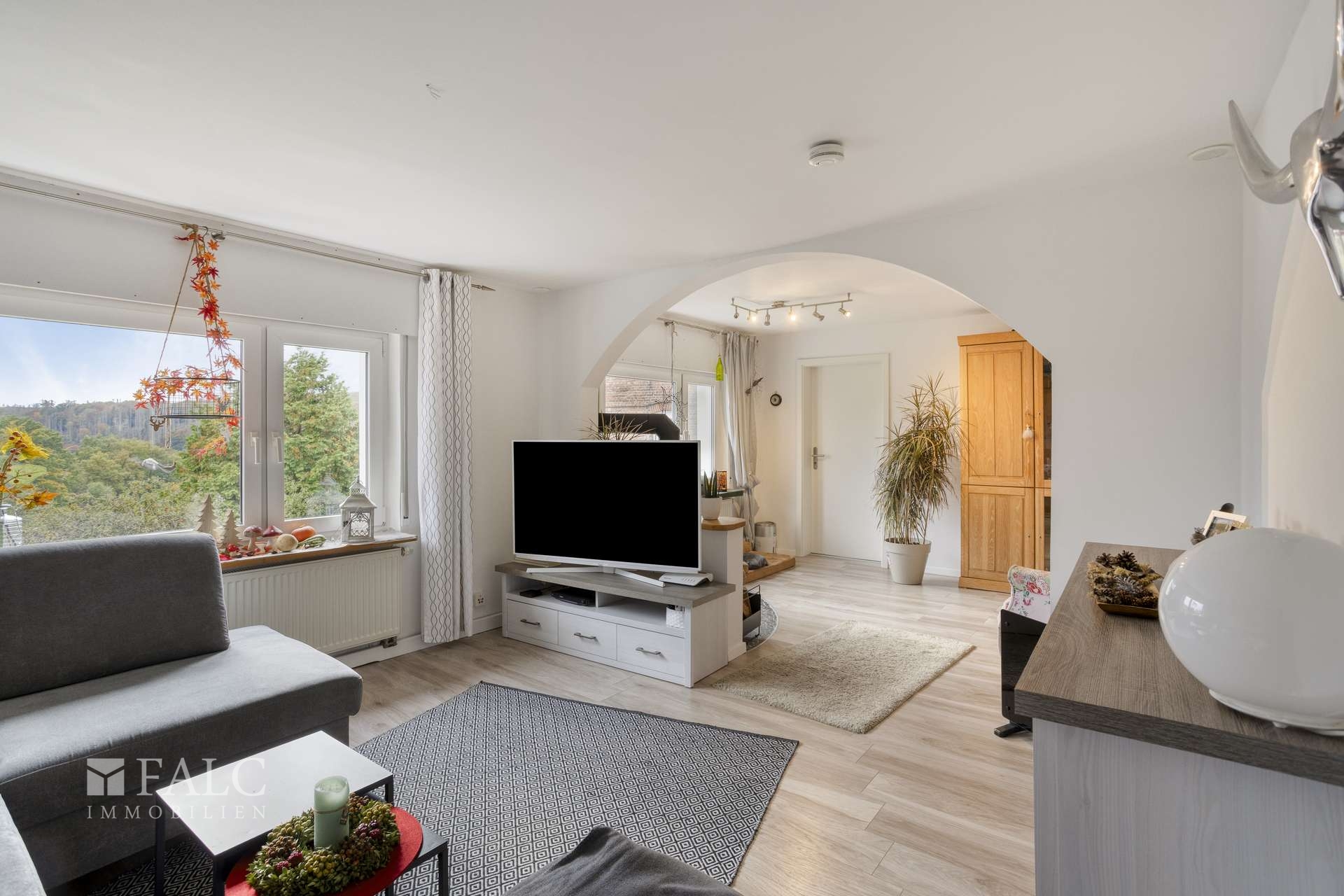 Wohnzimmer (Hauptwohnung)