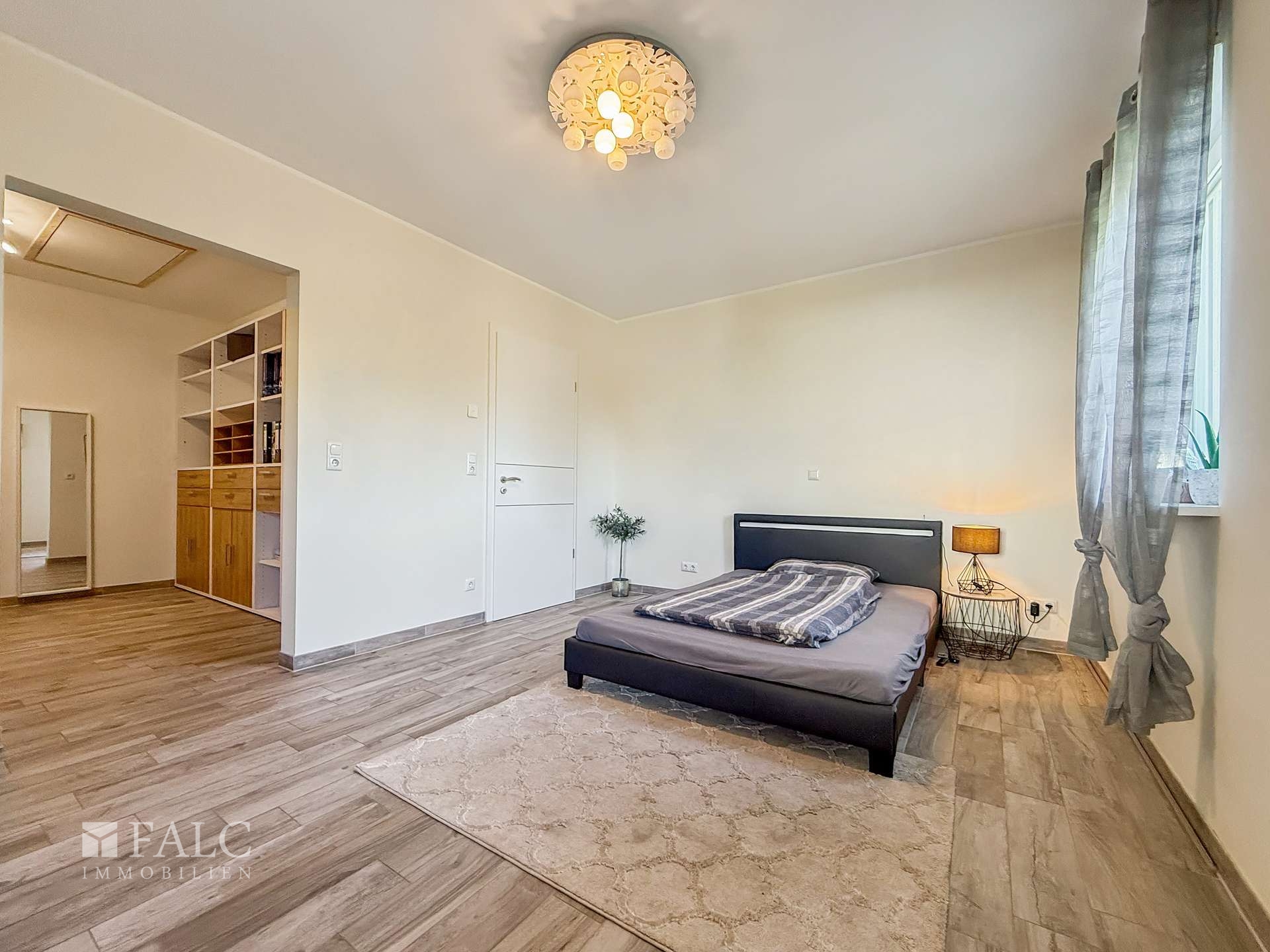 Schlafzimmer mit Ankleide