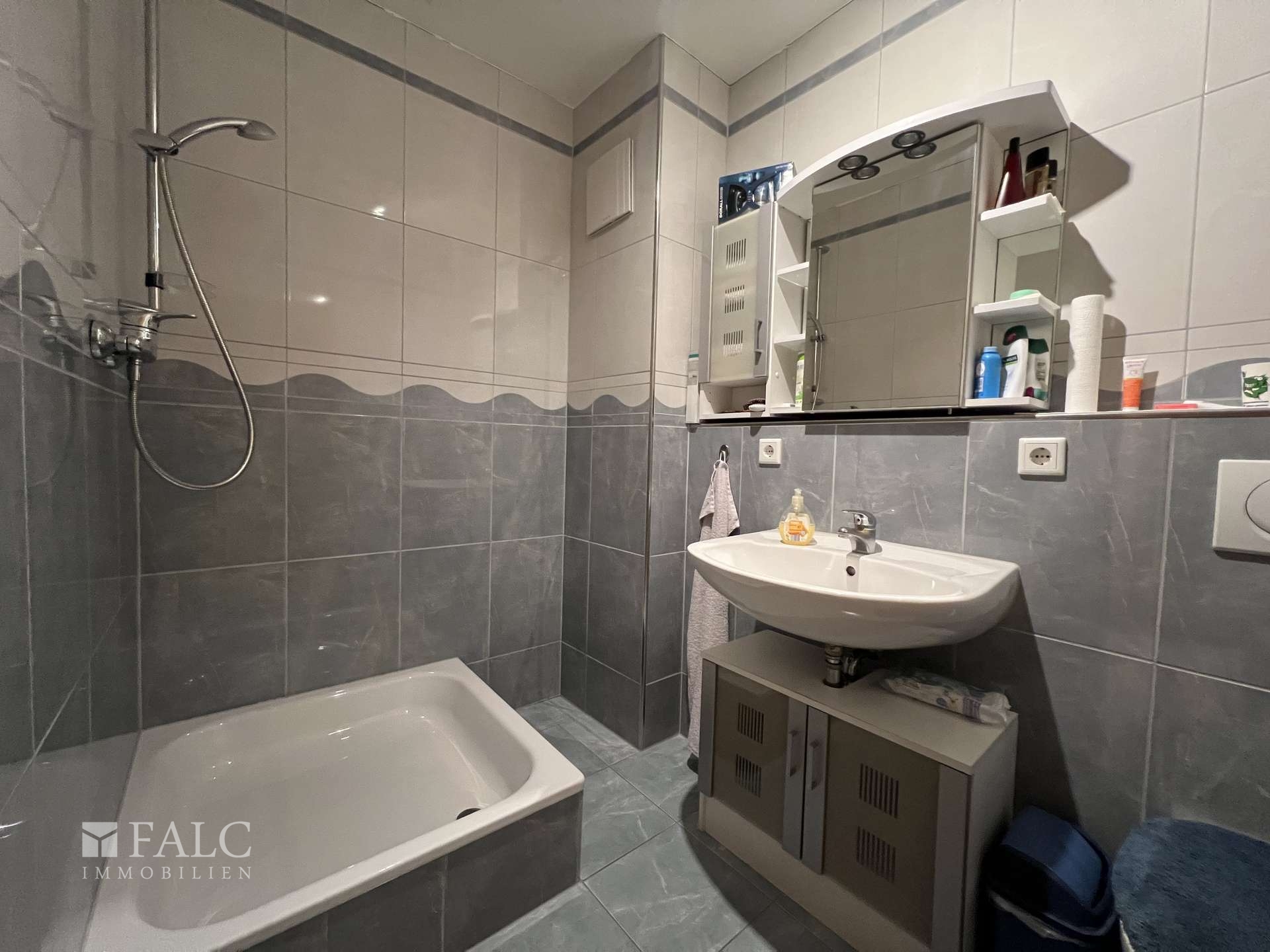 Badezimmer- Dusche
