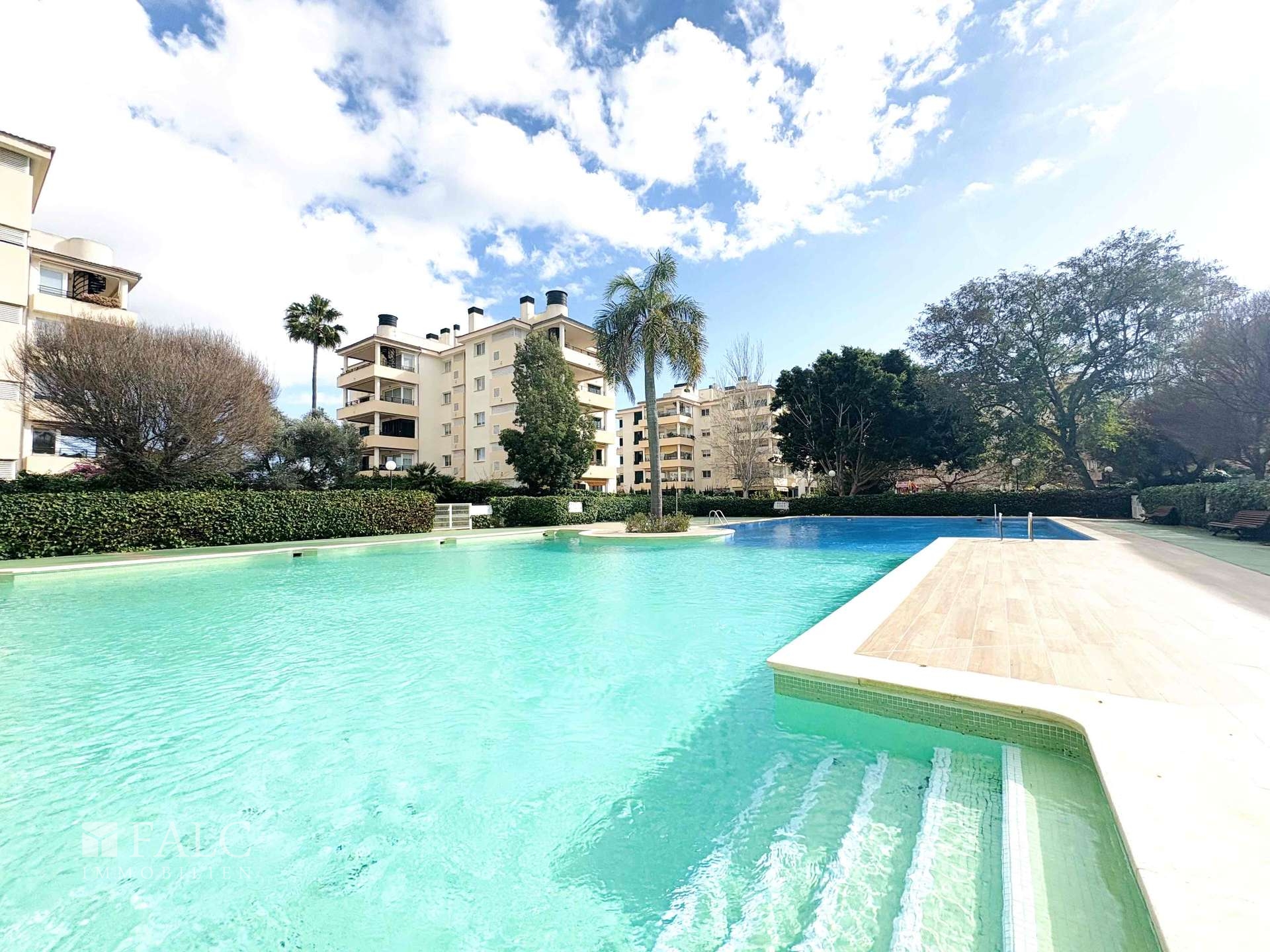 Community pool 