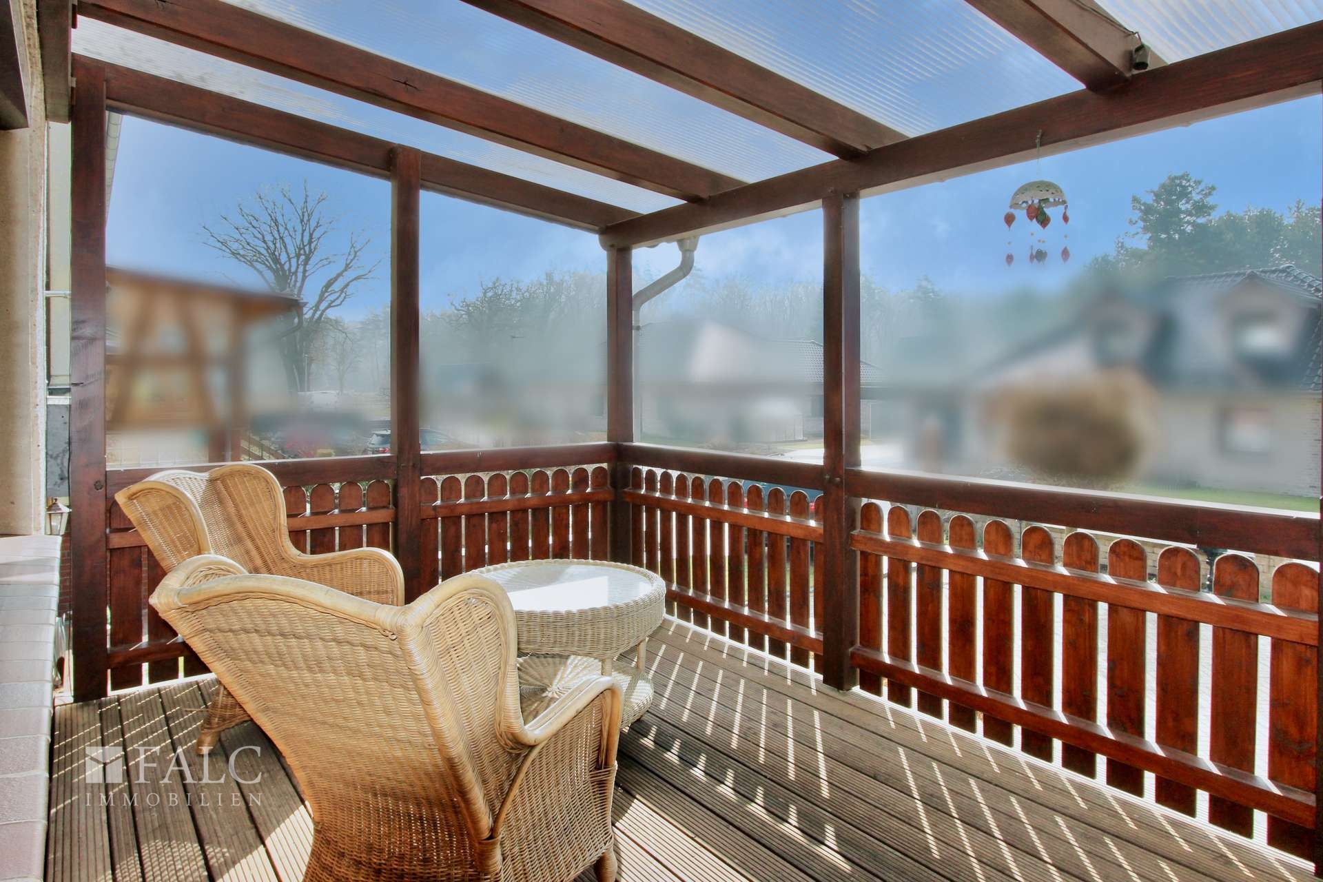 Terrasse vor dem Eingangsbereich