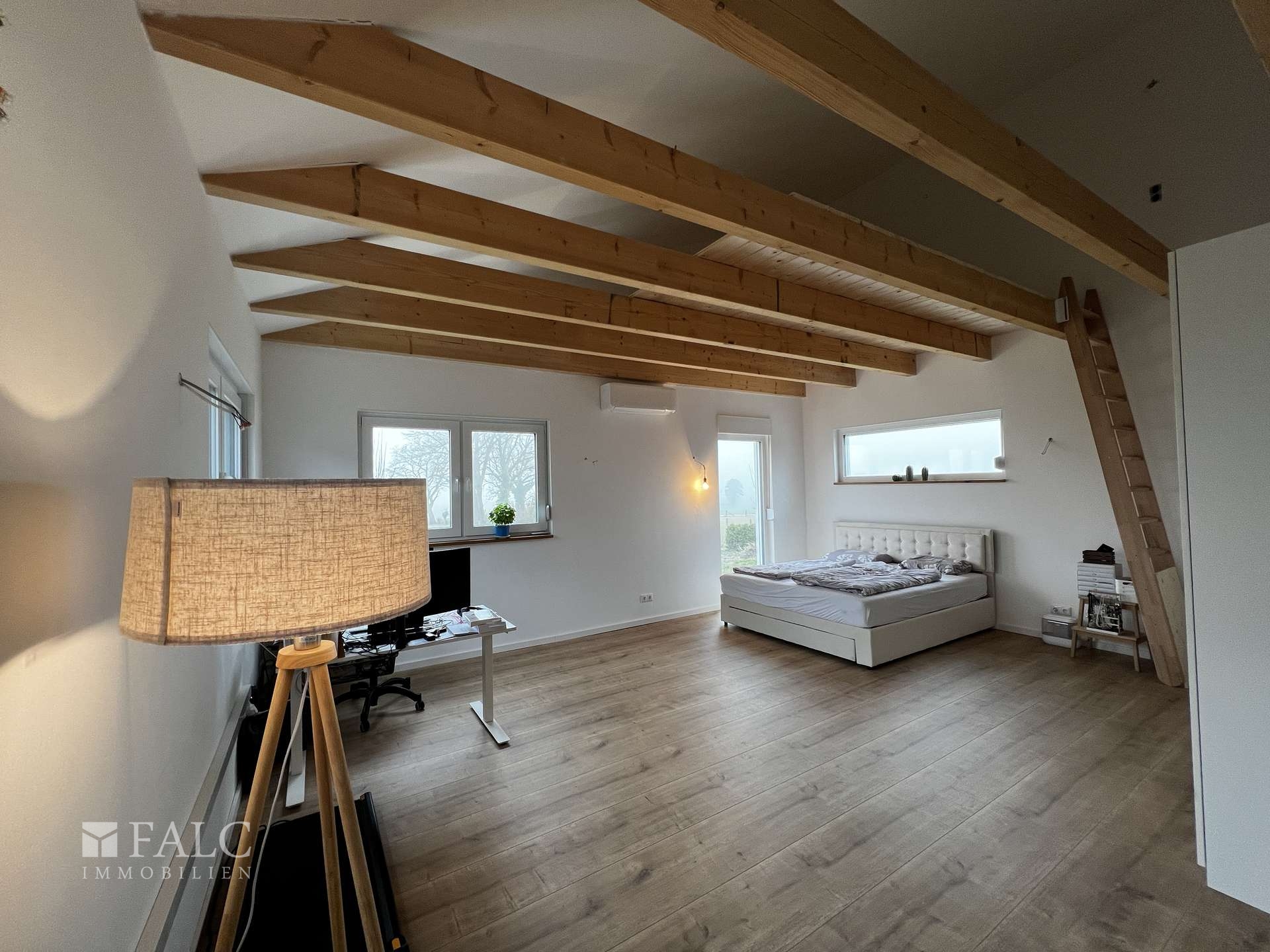 Elternschlafzimmer/ Büroecke