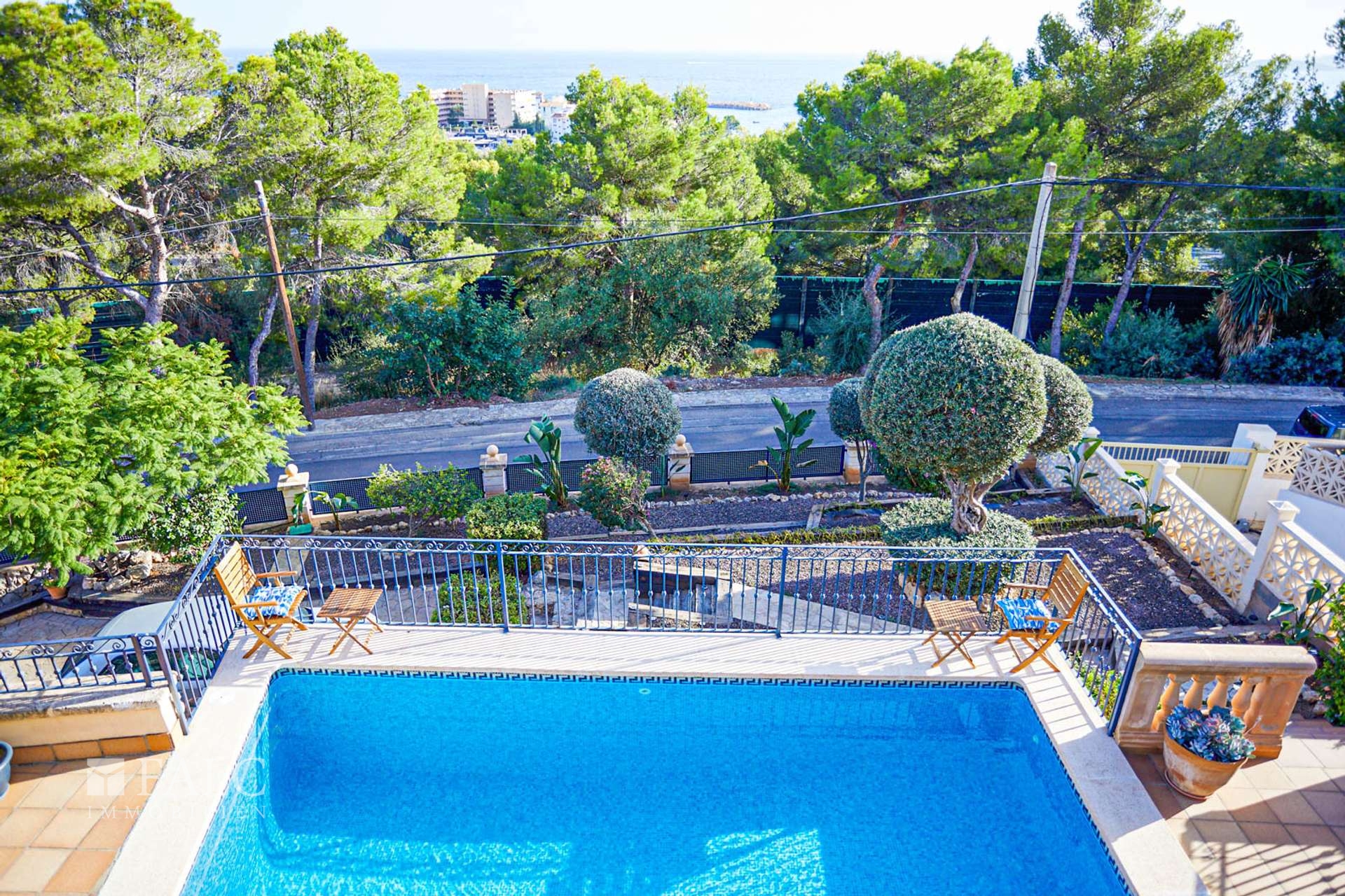 Pool mit Garten