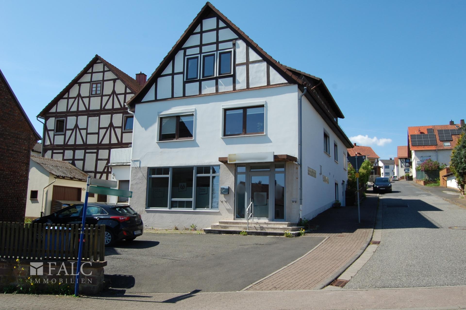 Großes Haus von unten