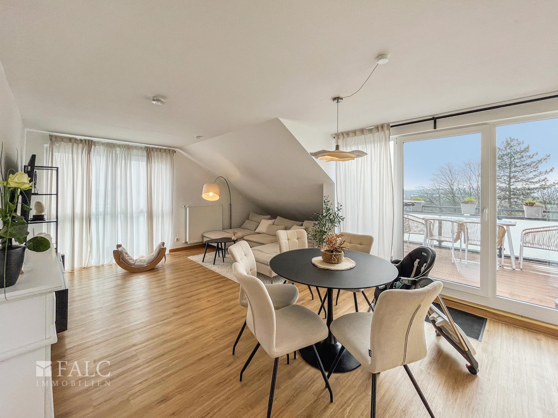 Wohn-/Esszimmer DG links