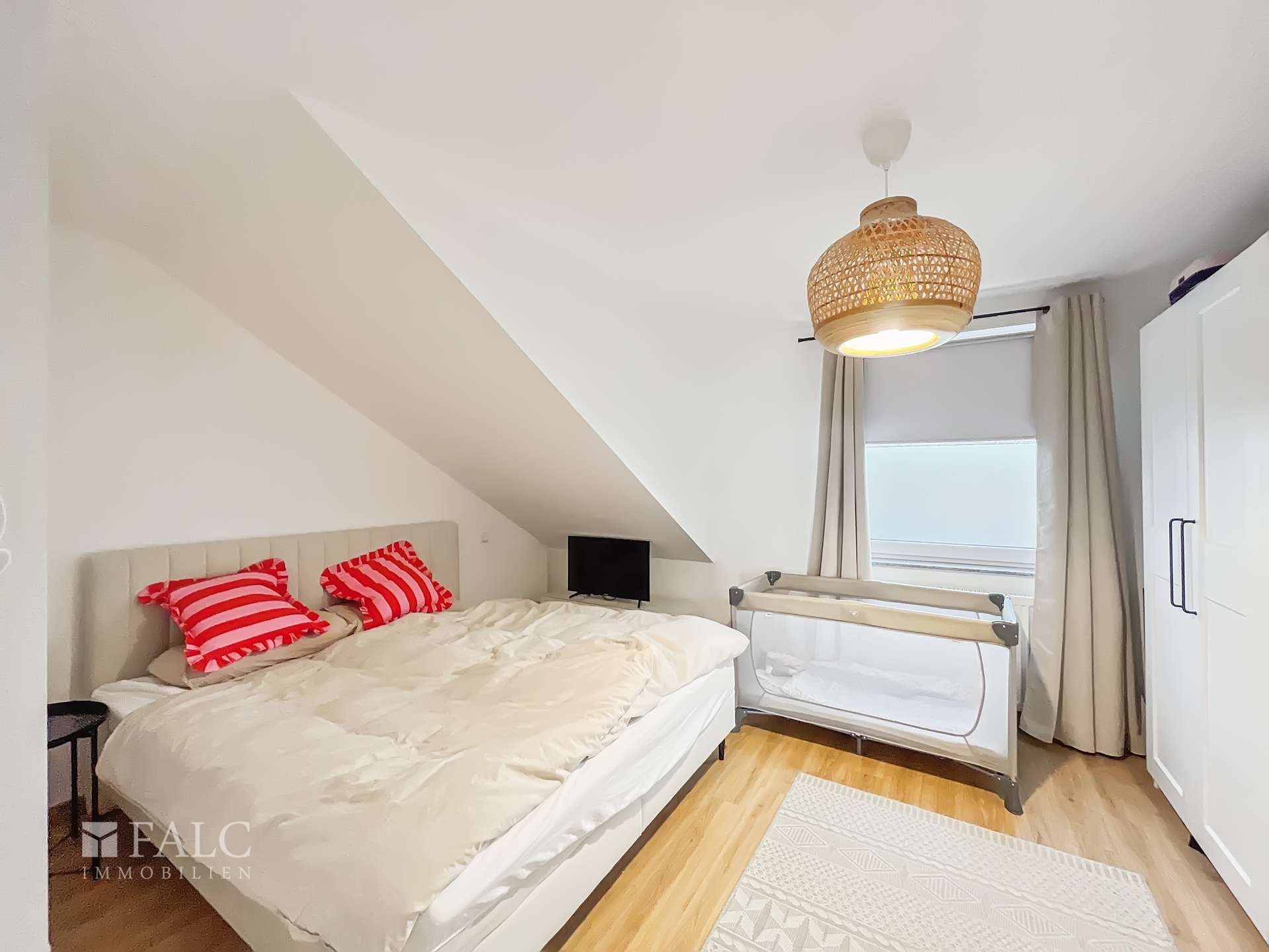 Schlafzimmer DG links