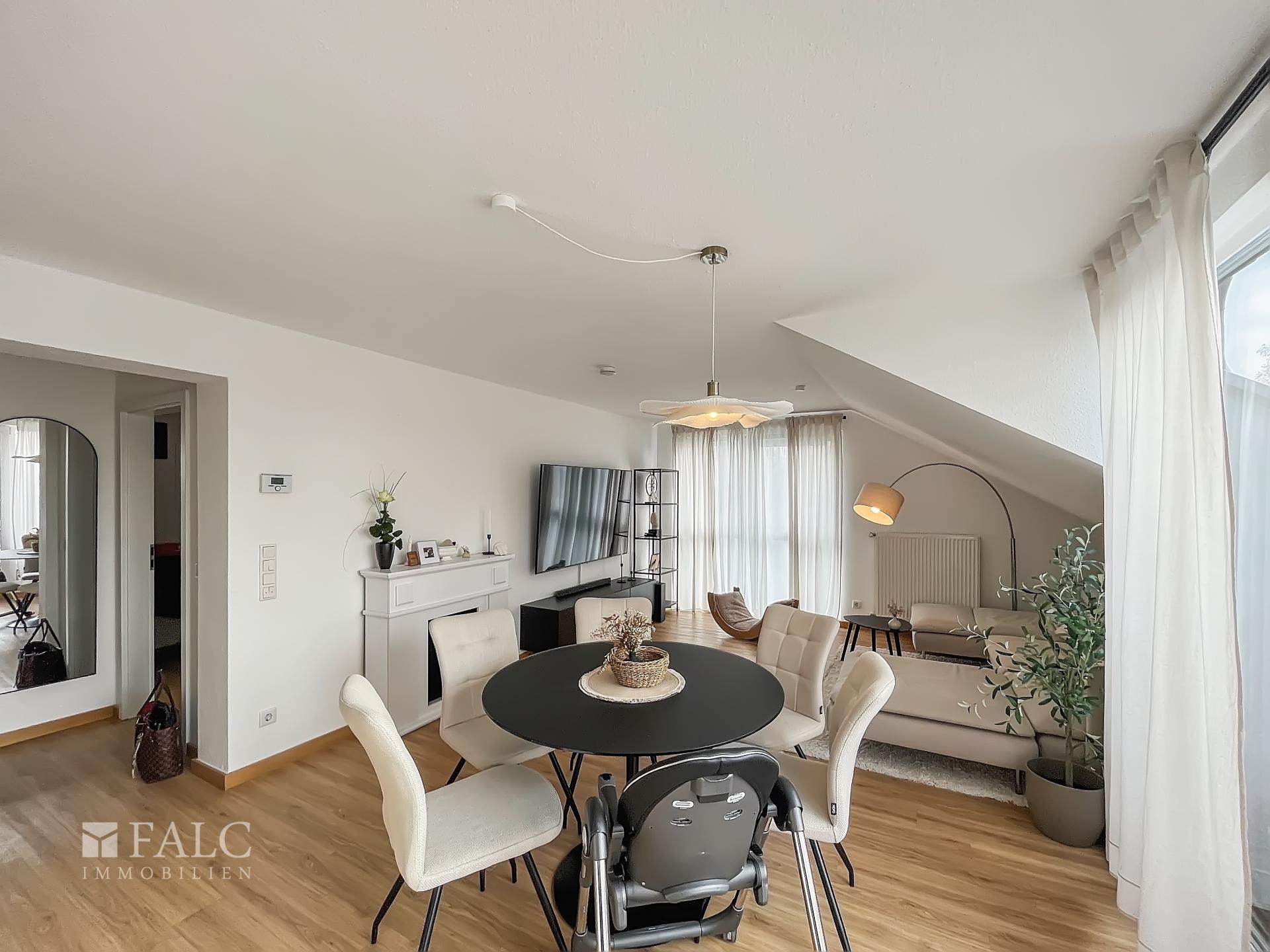 Wohn-/Esszimmer DG links