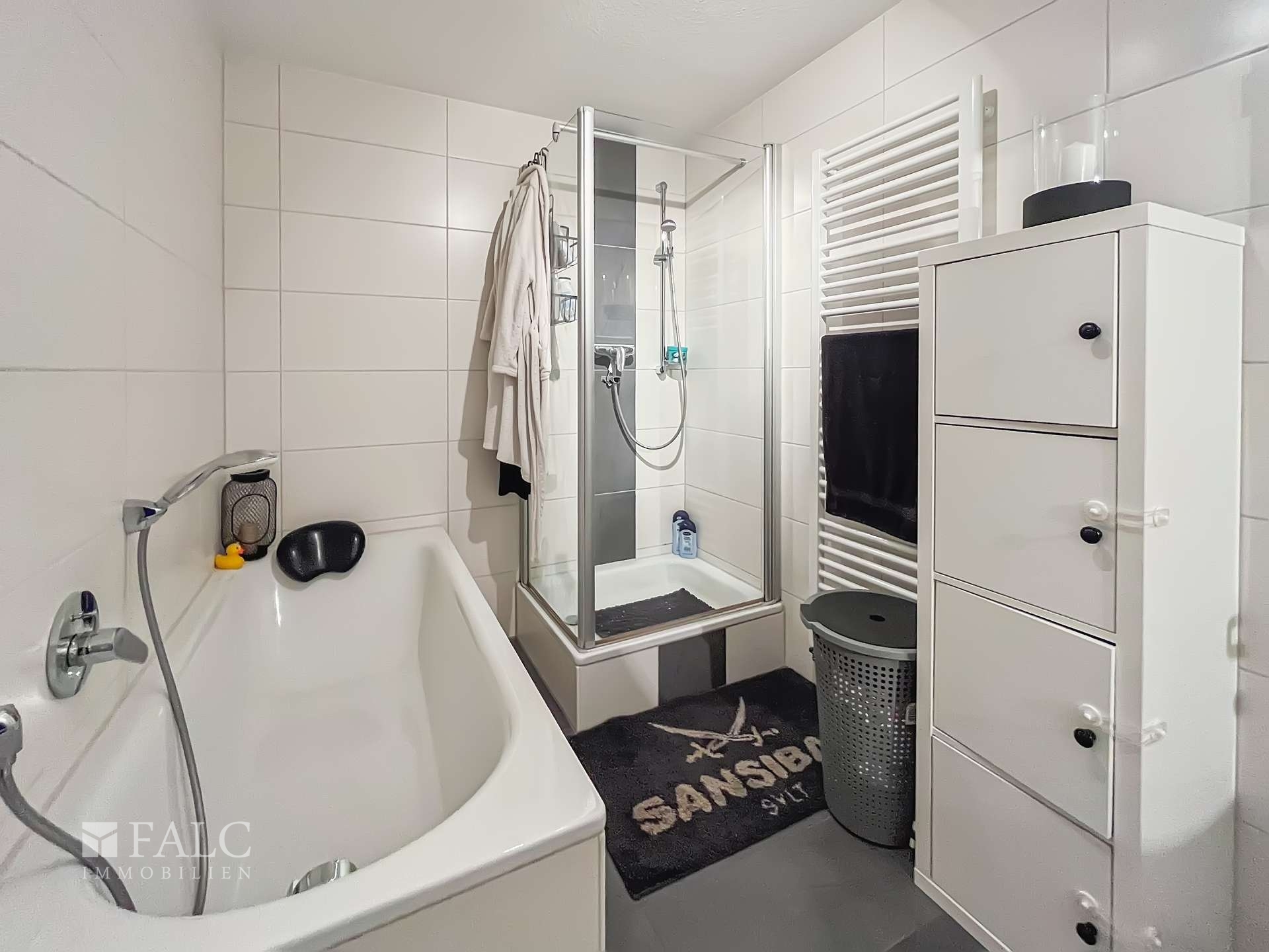 Badezimmer DG links