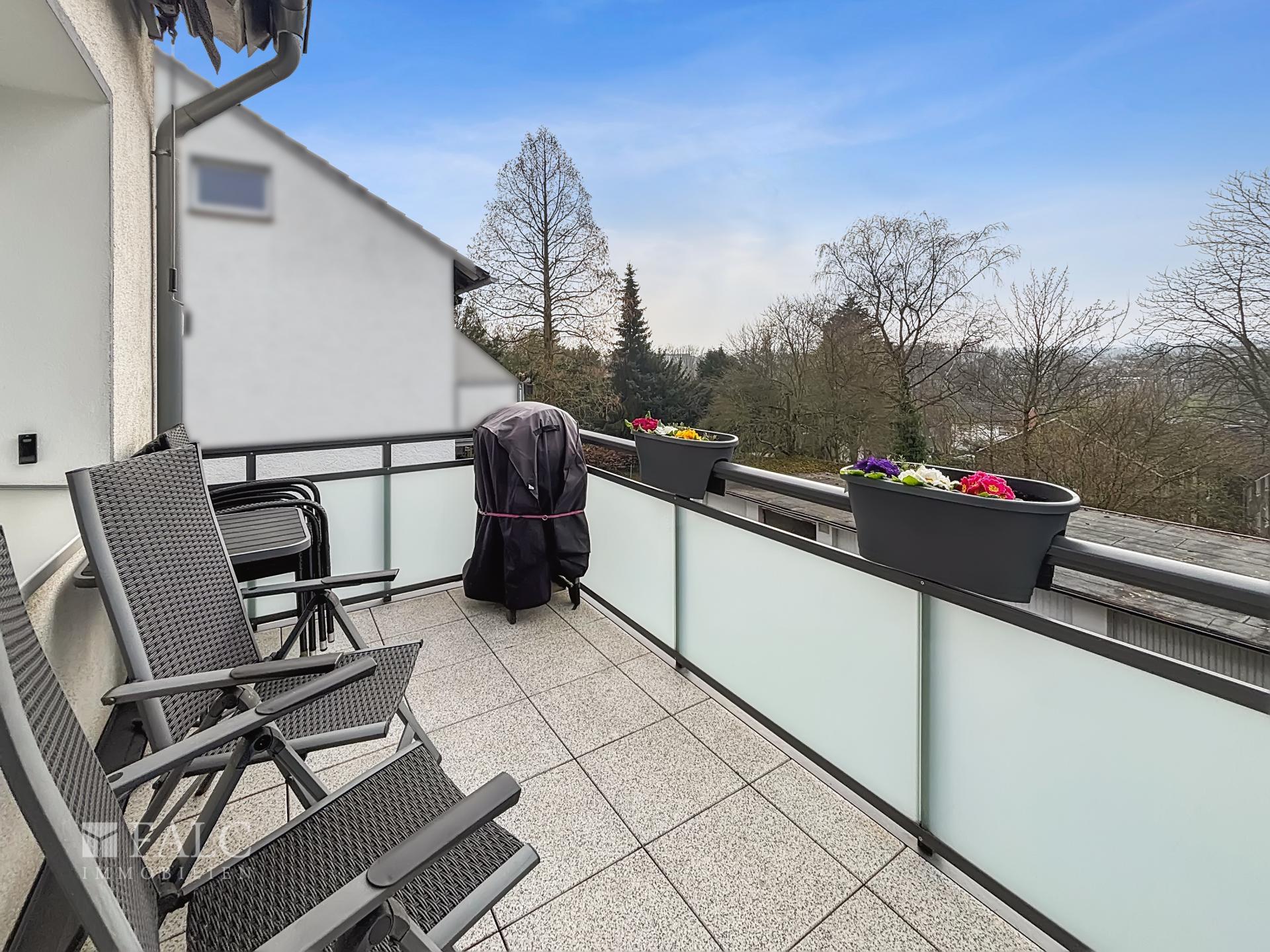 Balkon OG links