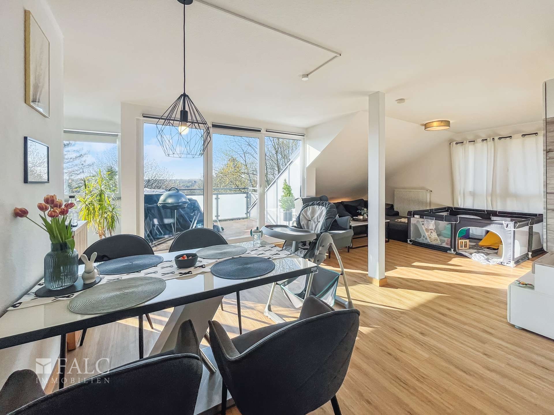 Wohn-/Esszimmer DG rechts