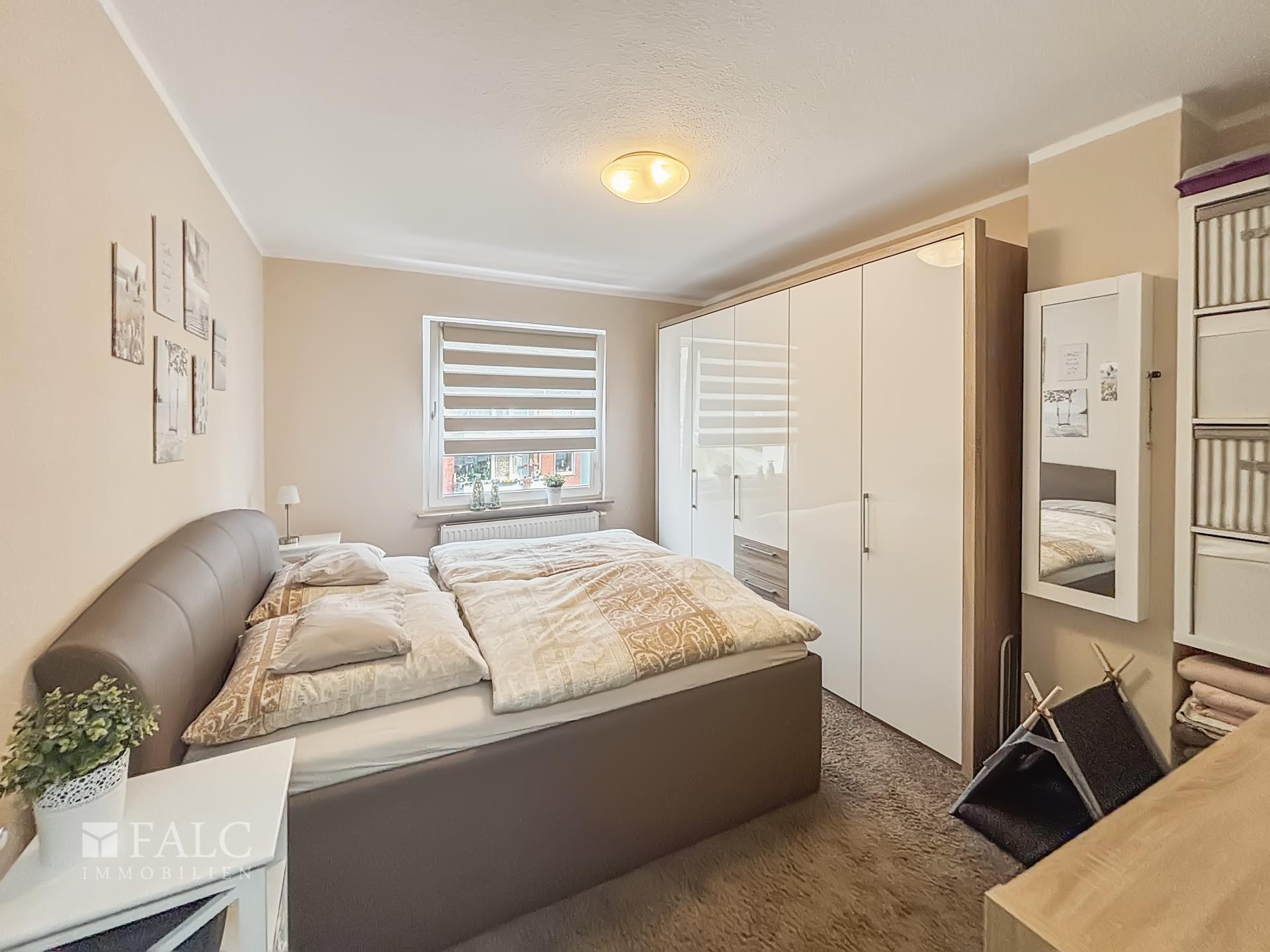 Schlafzimmer OG links