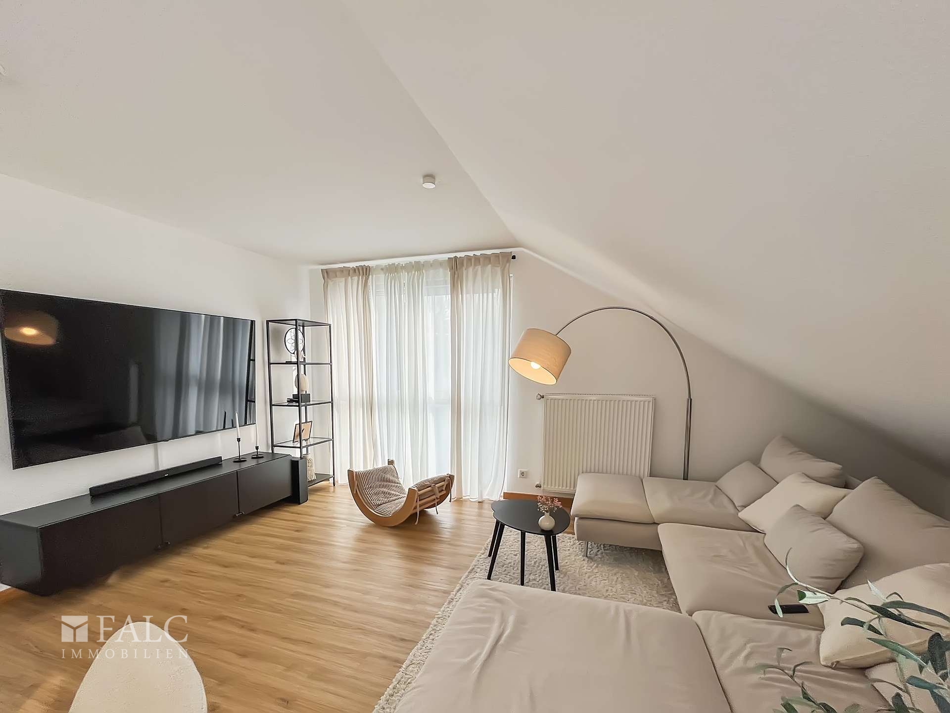 Wohnzimmer DG links