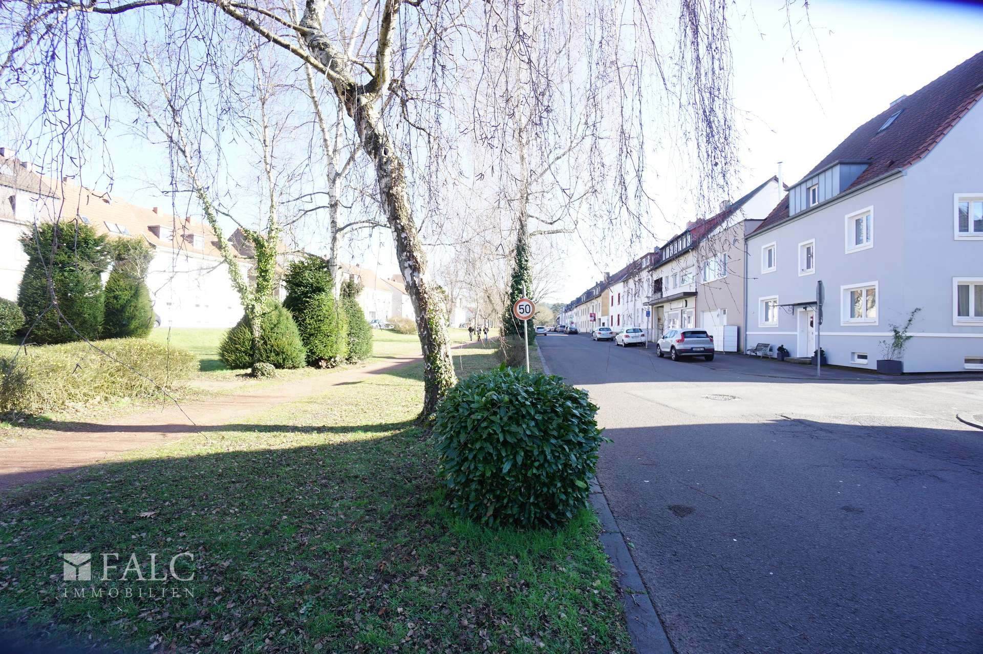 Straßenansicht