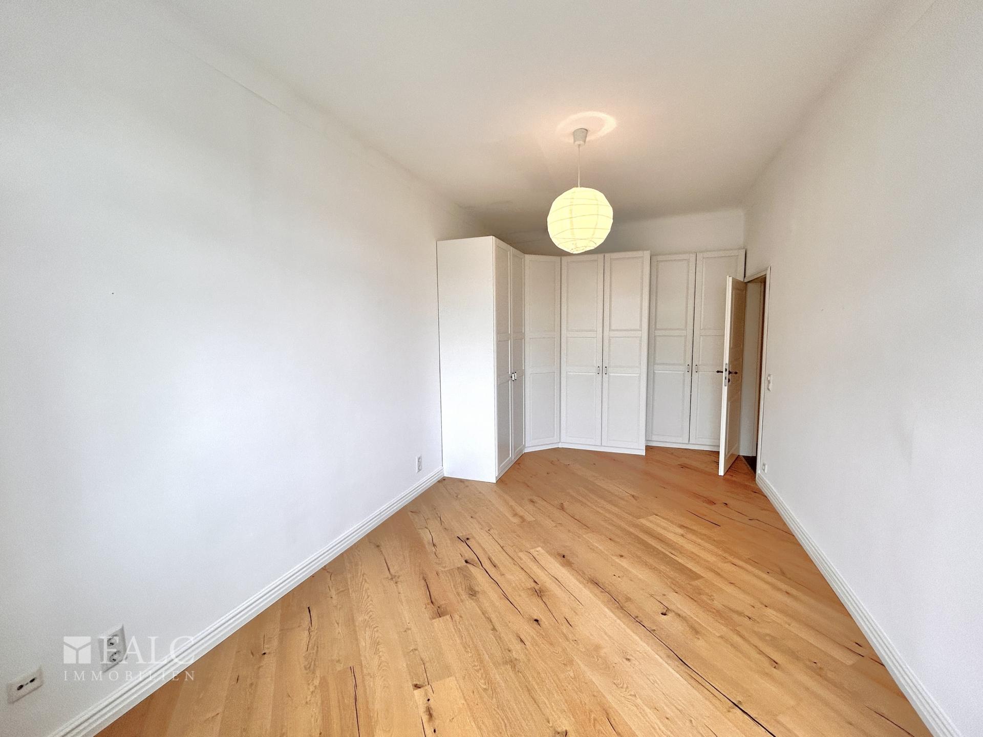 Schlafzimmer mit Einbauschrank
