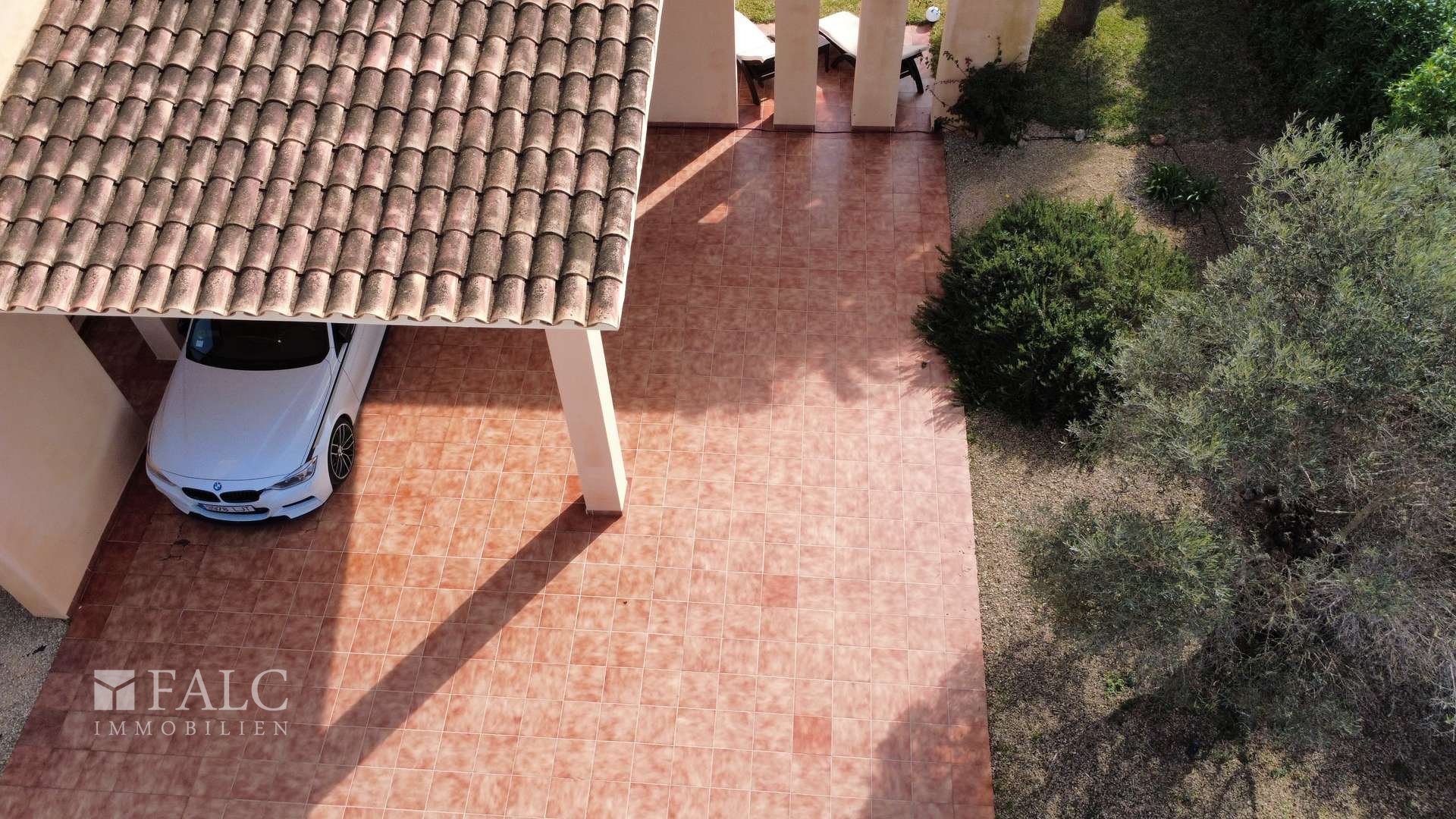 Parkplatz vor dem Haus 