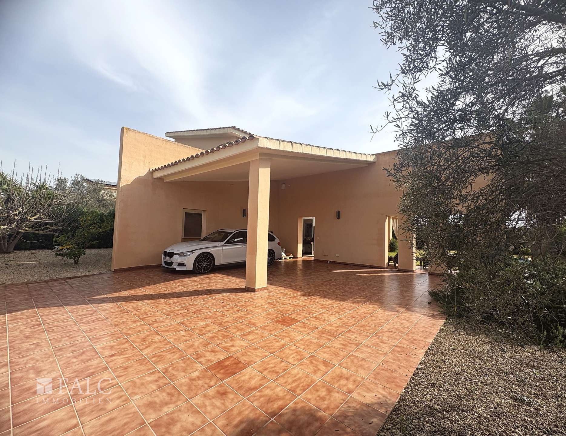 Parkplatz vor dem Haus