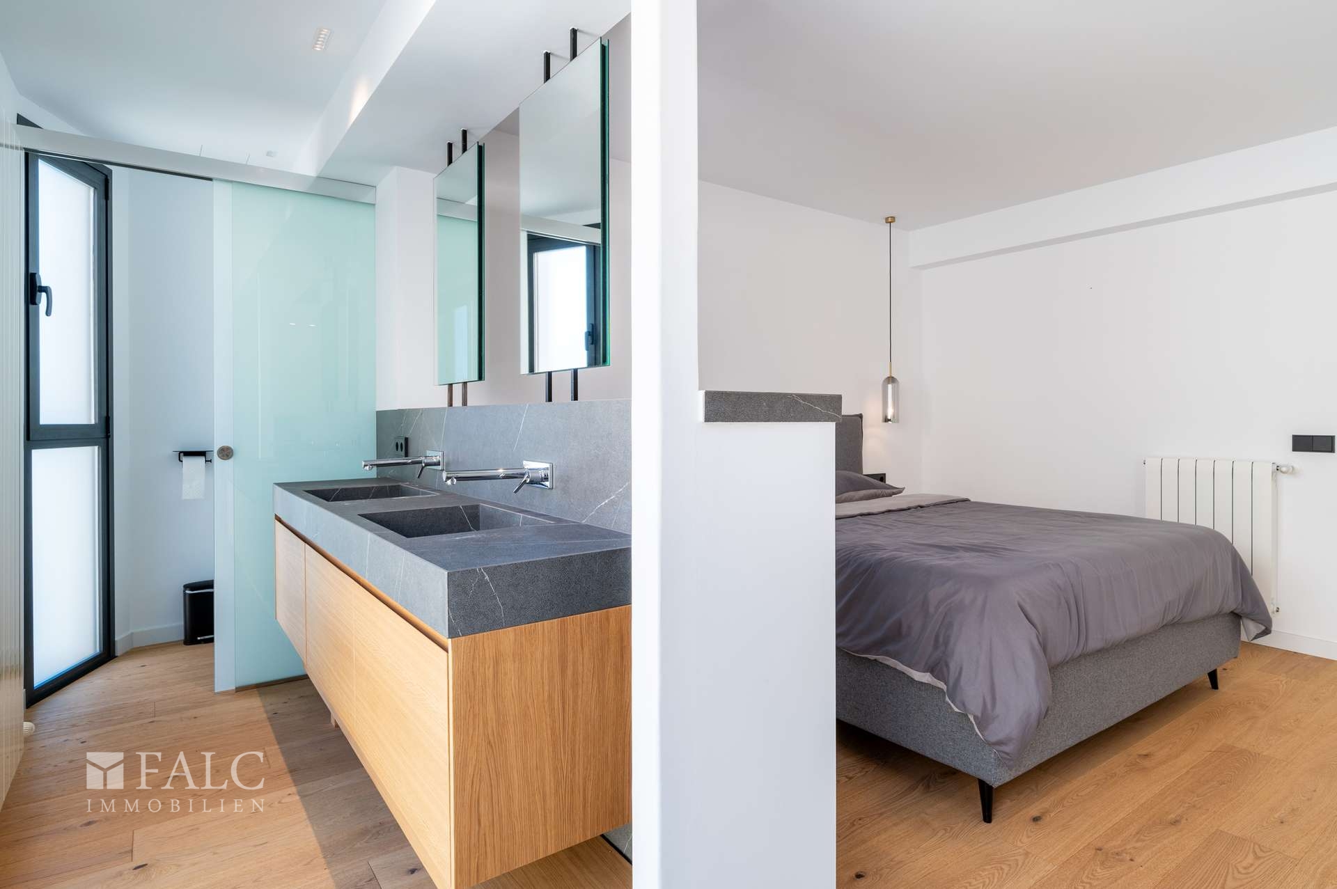 Bed & bathroom