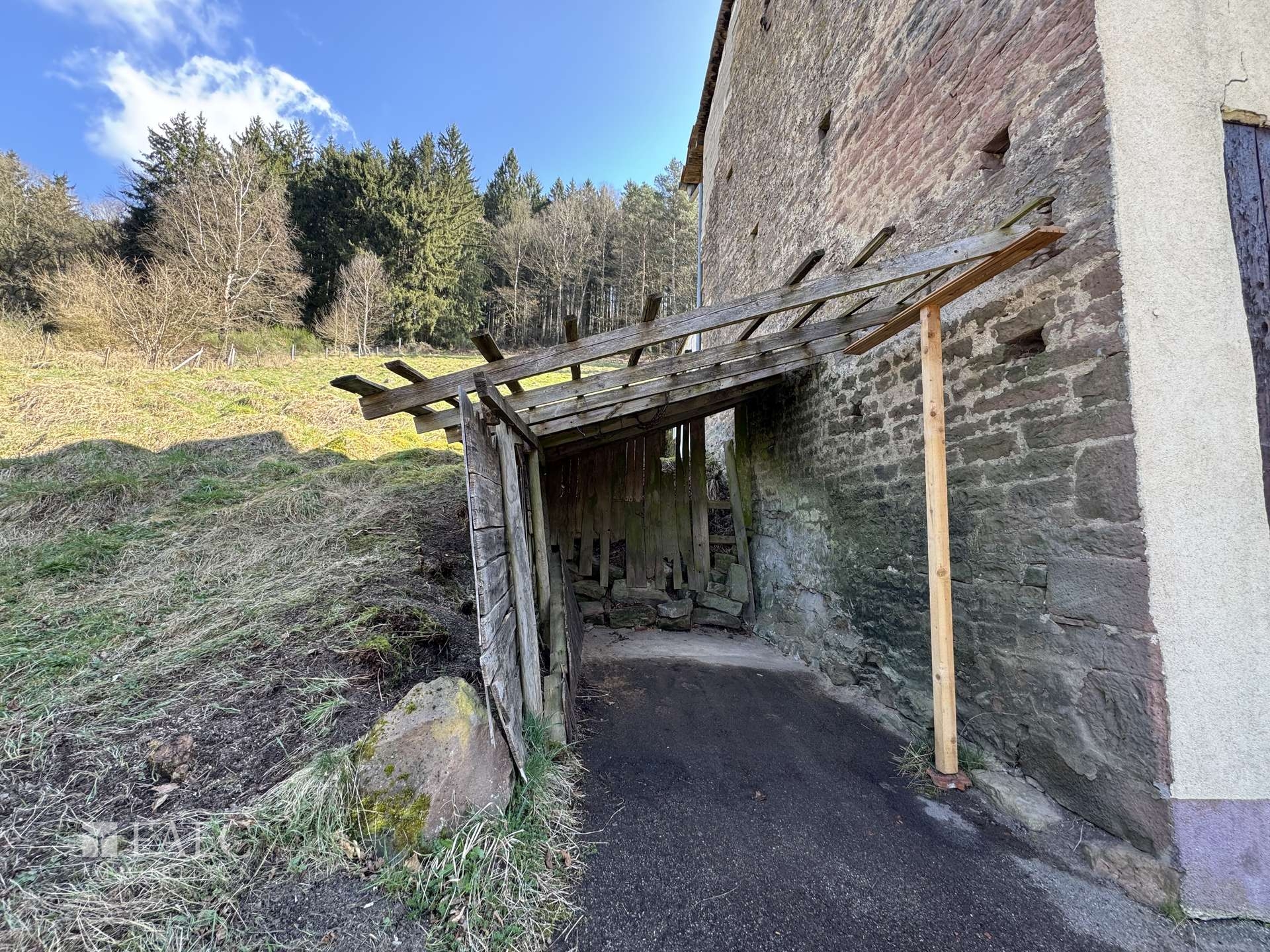 Garage/Carport