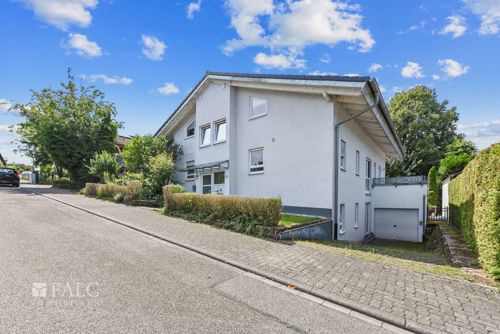 Garage und Zugang Terrasse